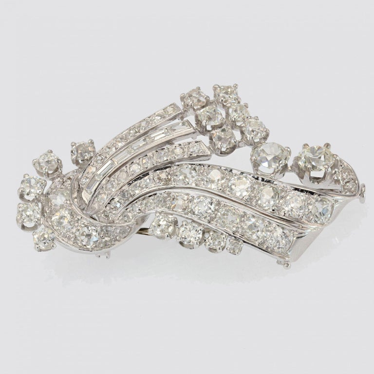 French 1950s Diamonds 18 Karat White Gold Clip Brooch For Sale 3
