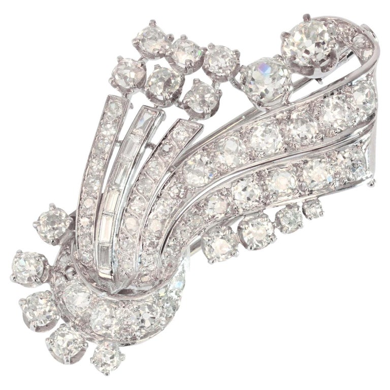 French 1950s Diamonds 18 Karat White Gold Clip Brooch For Sale