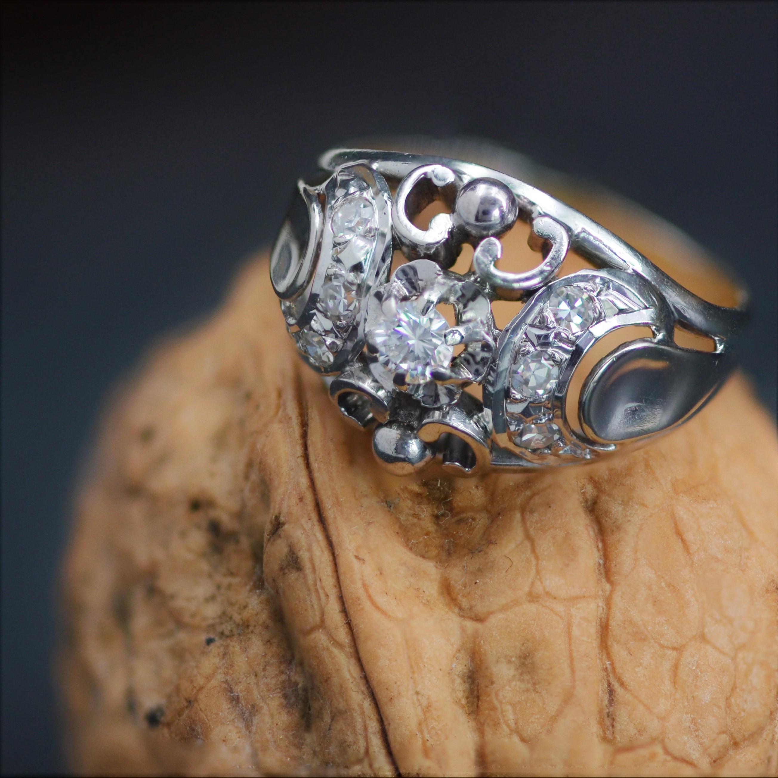 French 1950s Diamonds 18 Karat White Gold Dome Ring In Good Condition For Sale In Poitiers, FR