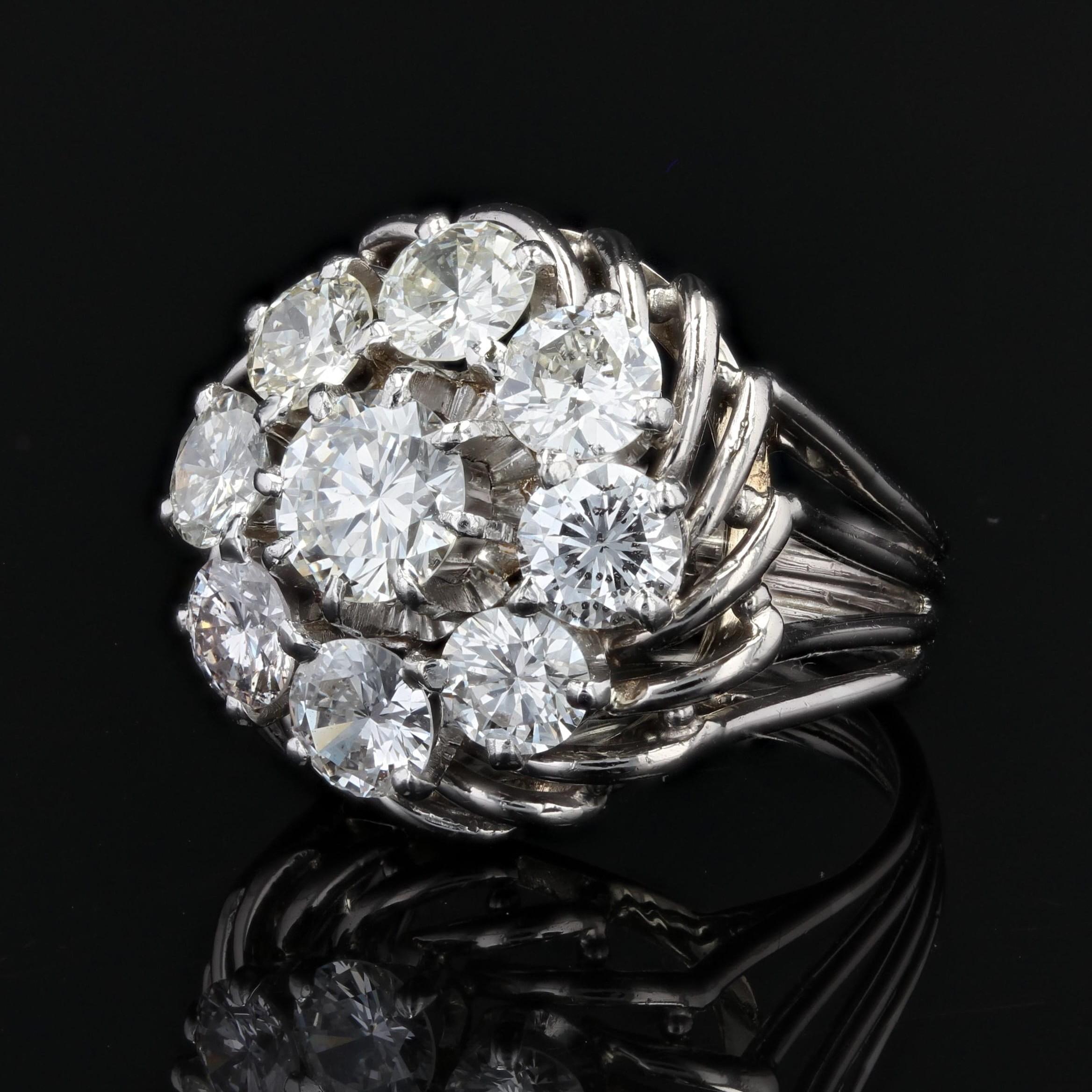 Women's French, 1950s Diamonds 18 Karat White Gold Platinum Wire Daisy Ring For Sale