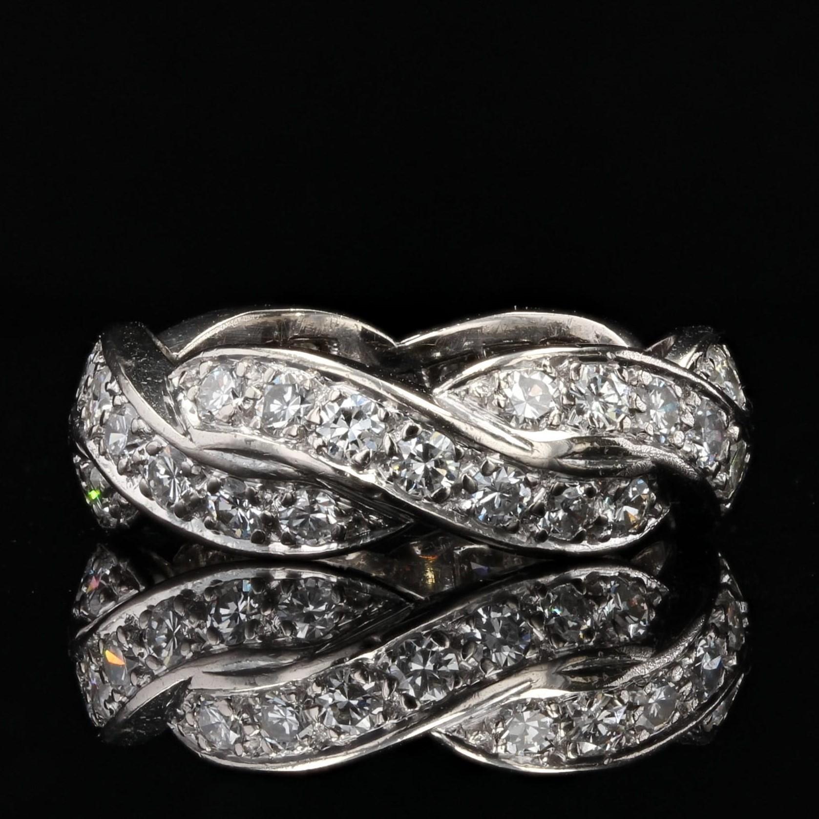 Franzsischer Twist-Ehering aus 18 Karat Weigold mit Diamanten, 1950er Jahre im Zustand „Gut“ im Angebot in Poitiers, FR