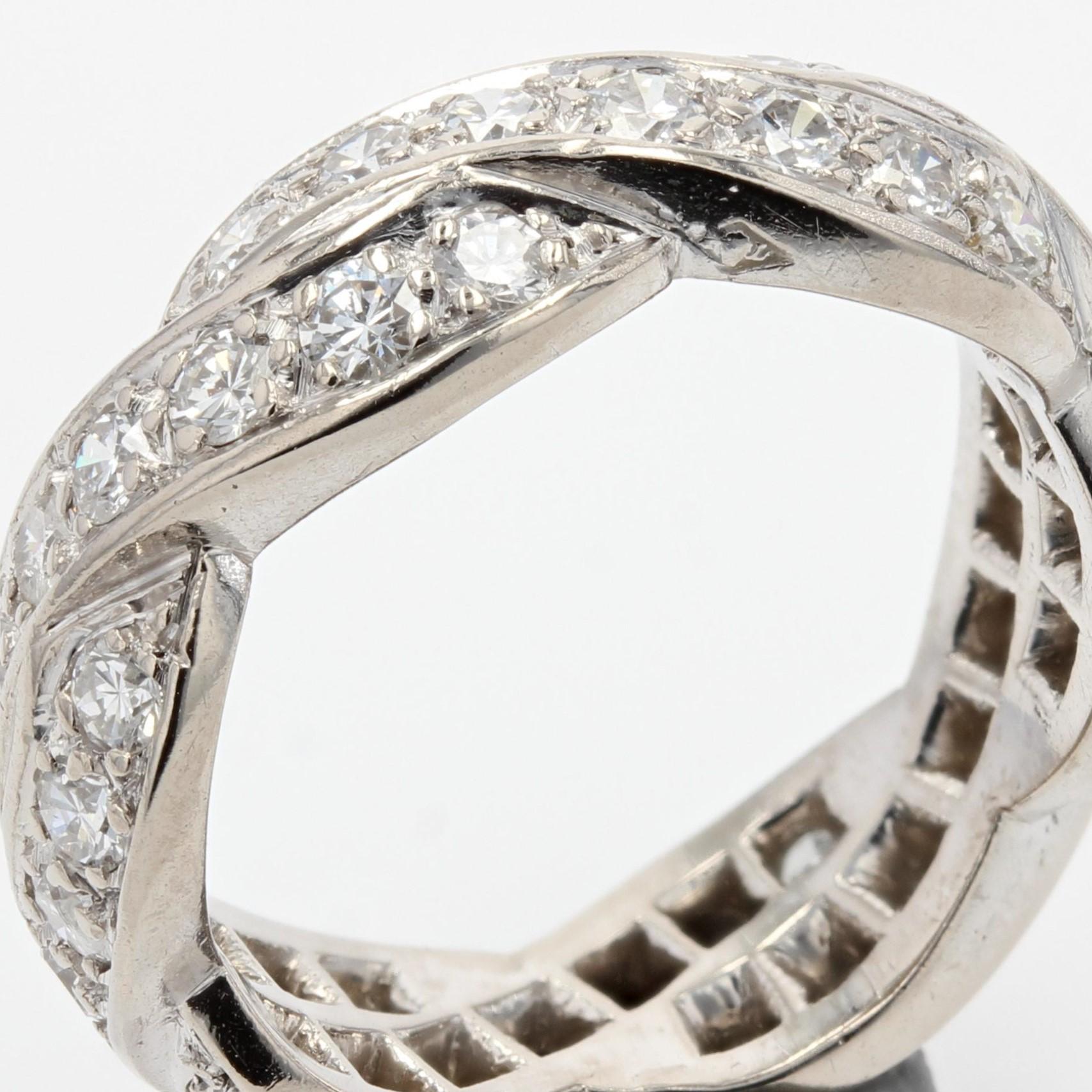 French 1950s Diamonds 18 Karat White Gold Twist Wedding Ring In Good Condition For Sale In Poitiers, FR