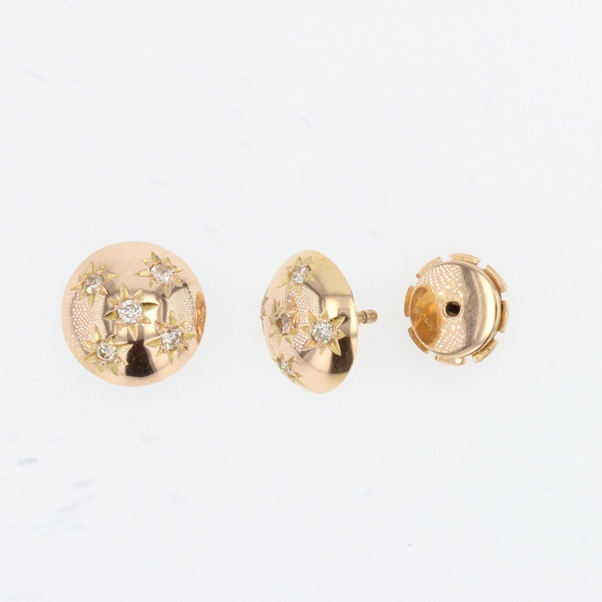 Taille brillant Boucles d'oreilles en forme de dôme en or jaune 18 carats et diamants, France, années 1950 en vente