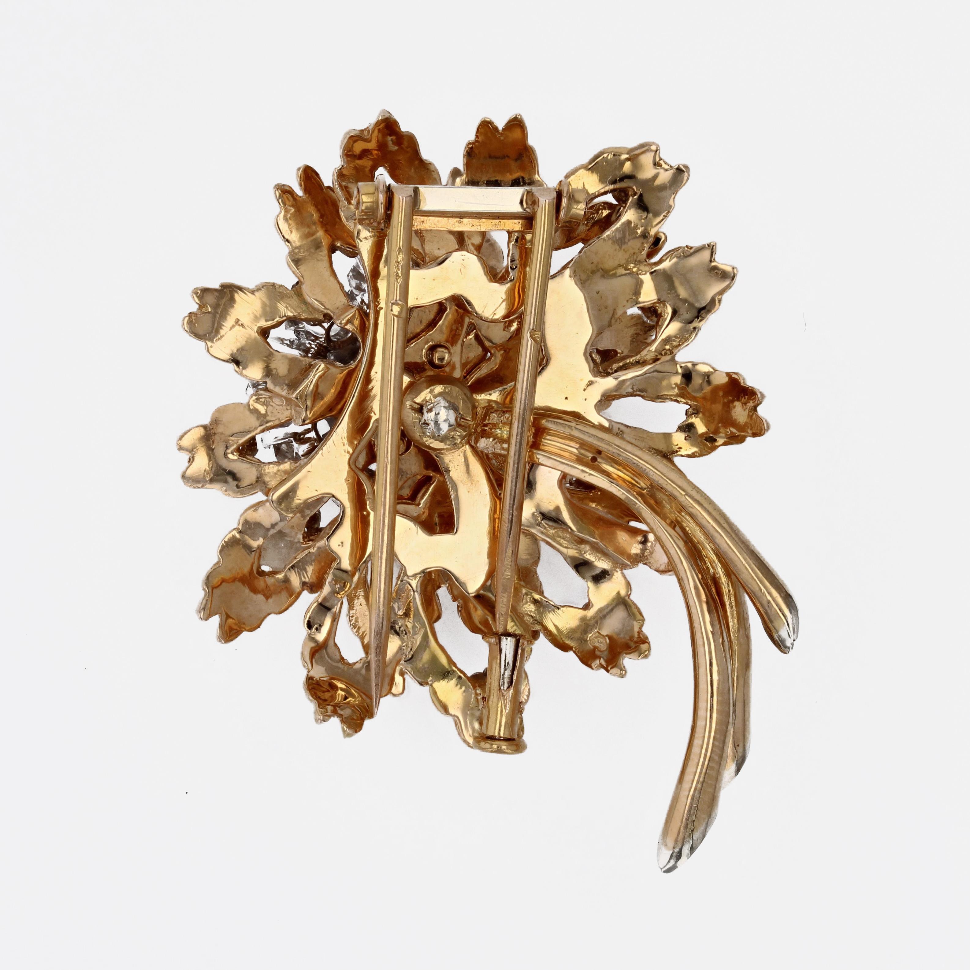 French 1950s Diamonds 18 Karat Yellow Gold Flower Brooch For Sale 7