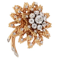 Französische 1950er Jahre Diamanten 18 Karat Gelbgold Blumenbrosche