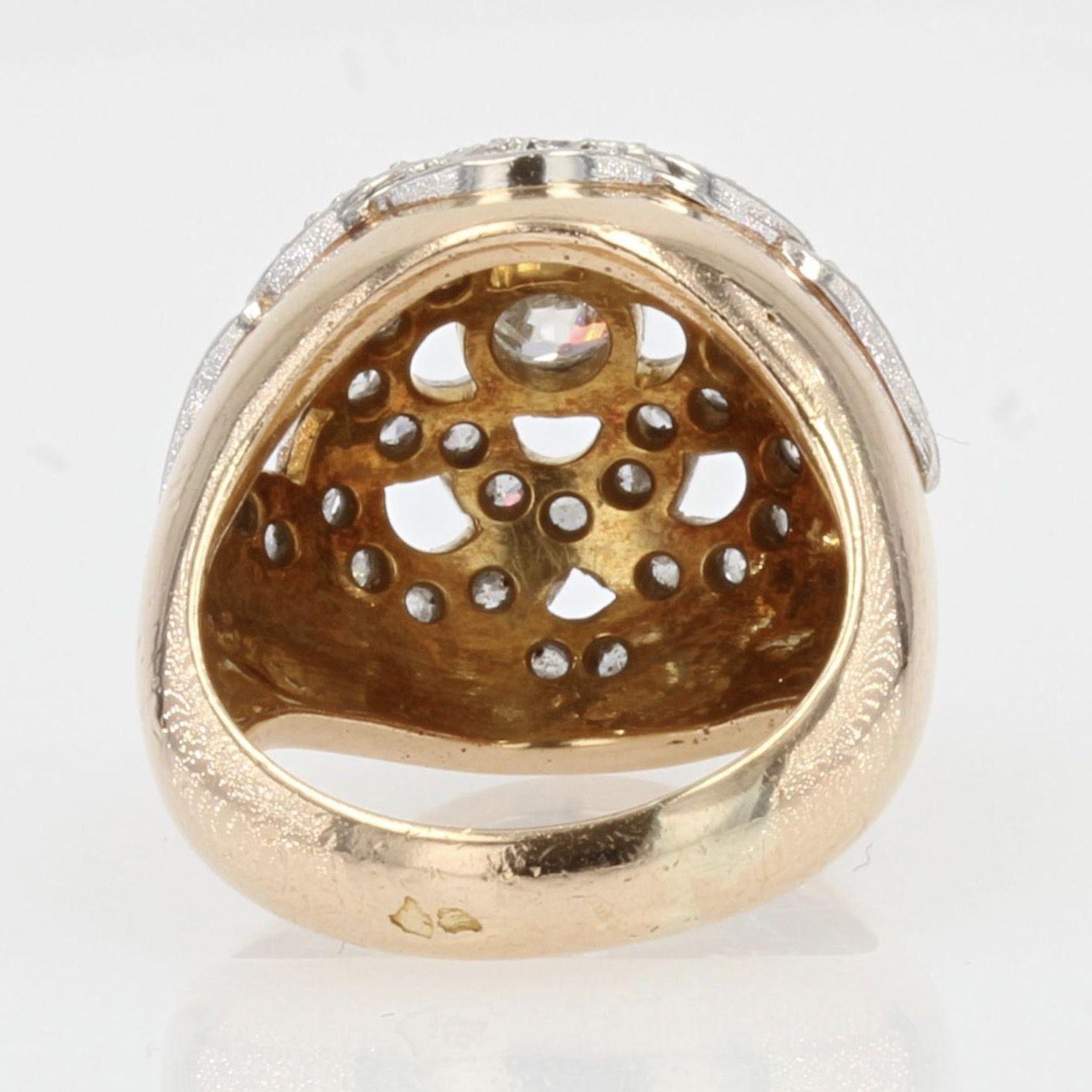 Bague franaise des annes 1950 en or jaune 18 carats et platine avec motif de fleur ajoure et diamants en vente 4