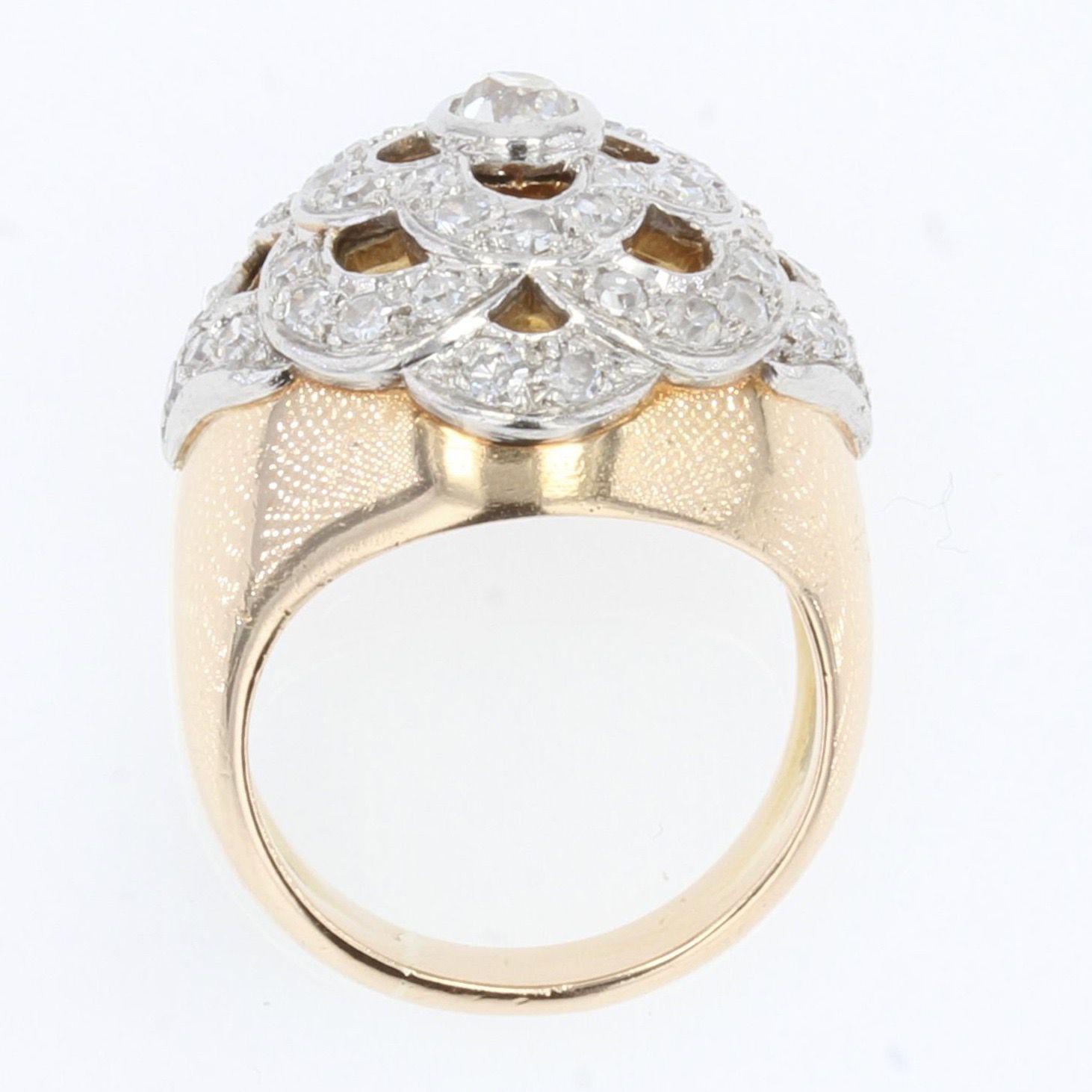 Bague franaise des annes 1950 en or jaune 18 carats et platine avec motif de fleur ajoure et diamants en vente 5