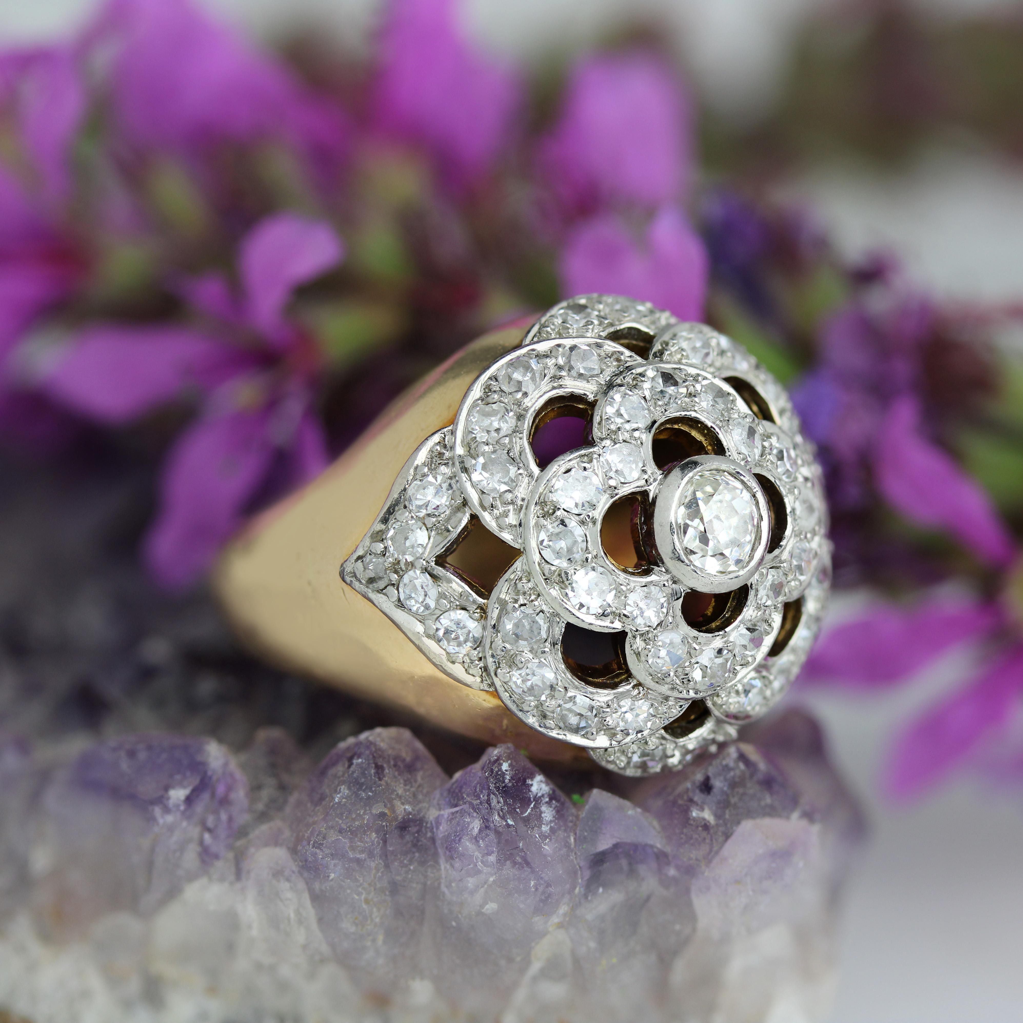 Bague franaise des annes 1950 en or jaune 18 carats et platine avec motif de fleur ajoure et diamants en vente 5