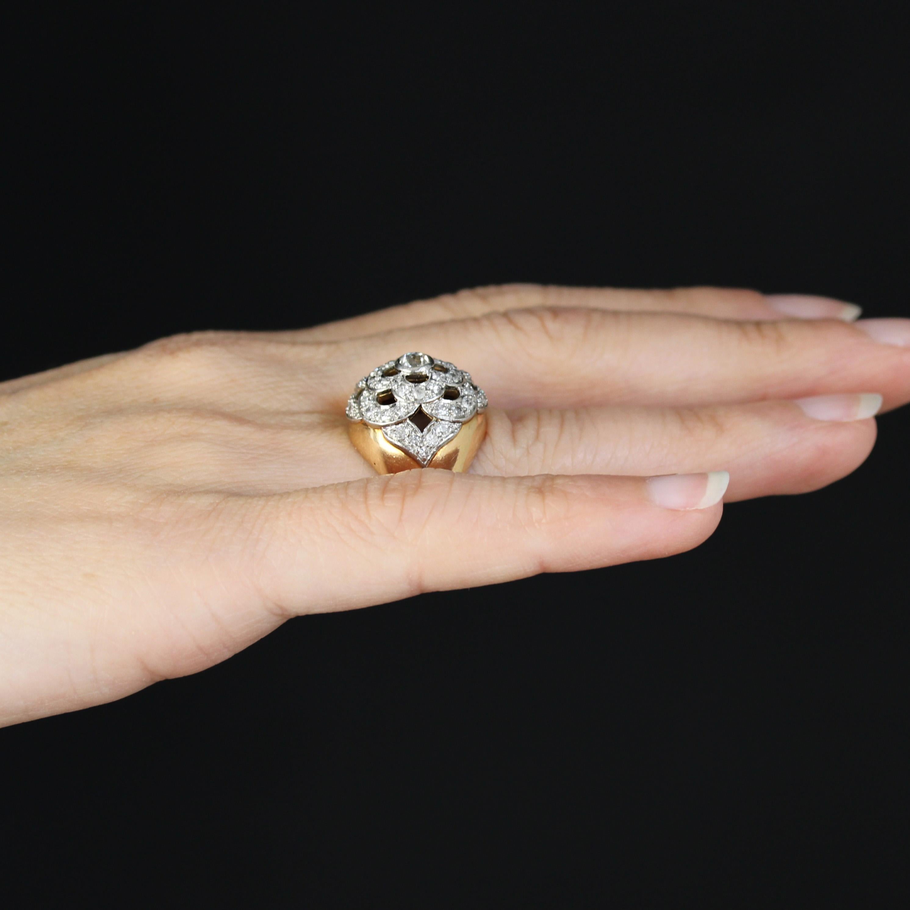 Bague franaise des annes 1950 en or jaune 18 carats et platine avec motif de fleur ajoure et diamants en vente 6
