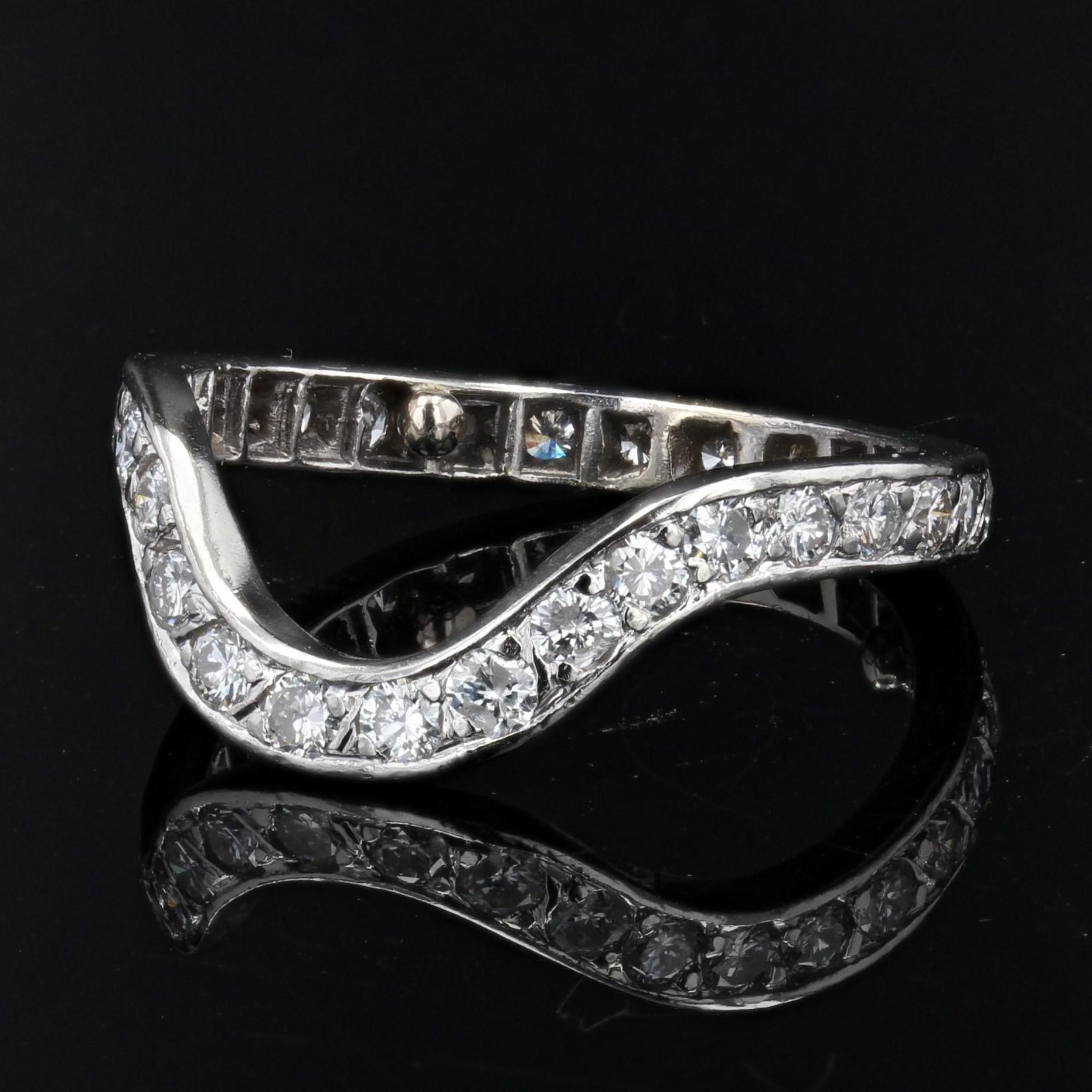 French 1950s Diamonds Platinum Wedding Band With Shape In Good Condition In Poitiers, FR