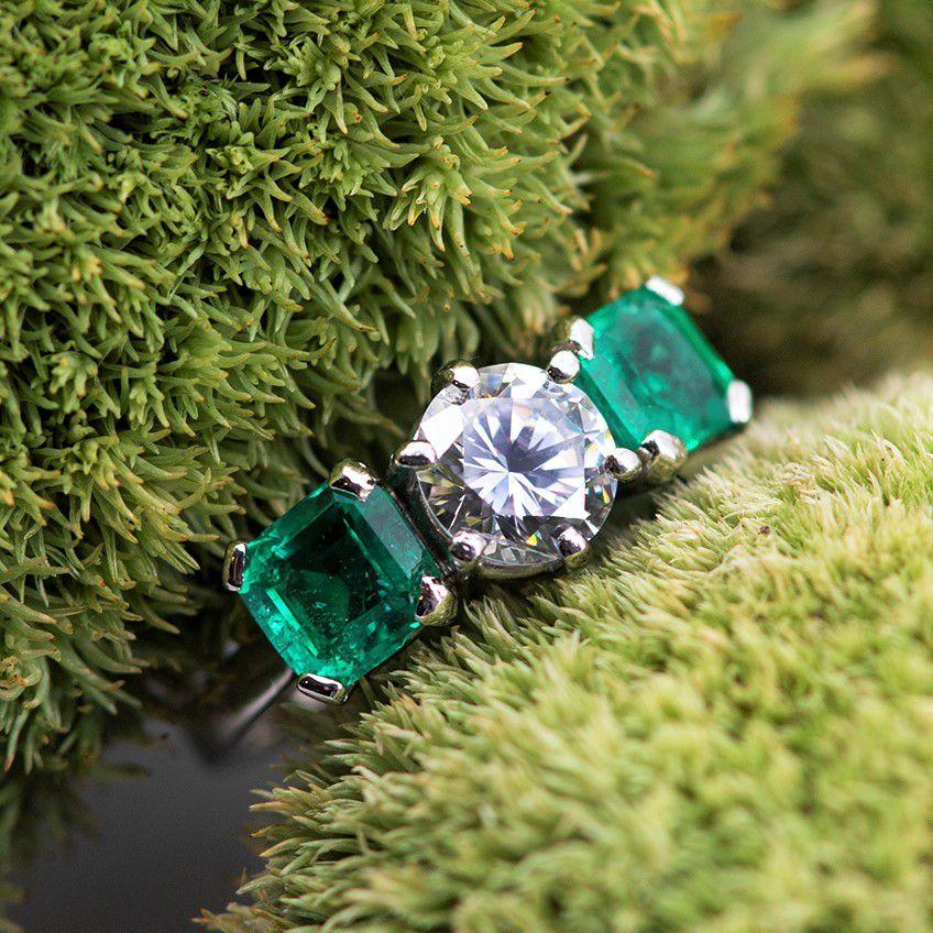 French 1950s Emerald Duo Diamond Platinum Ring 2