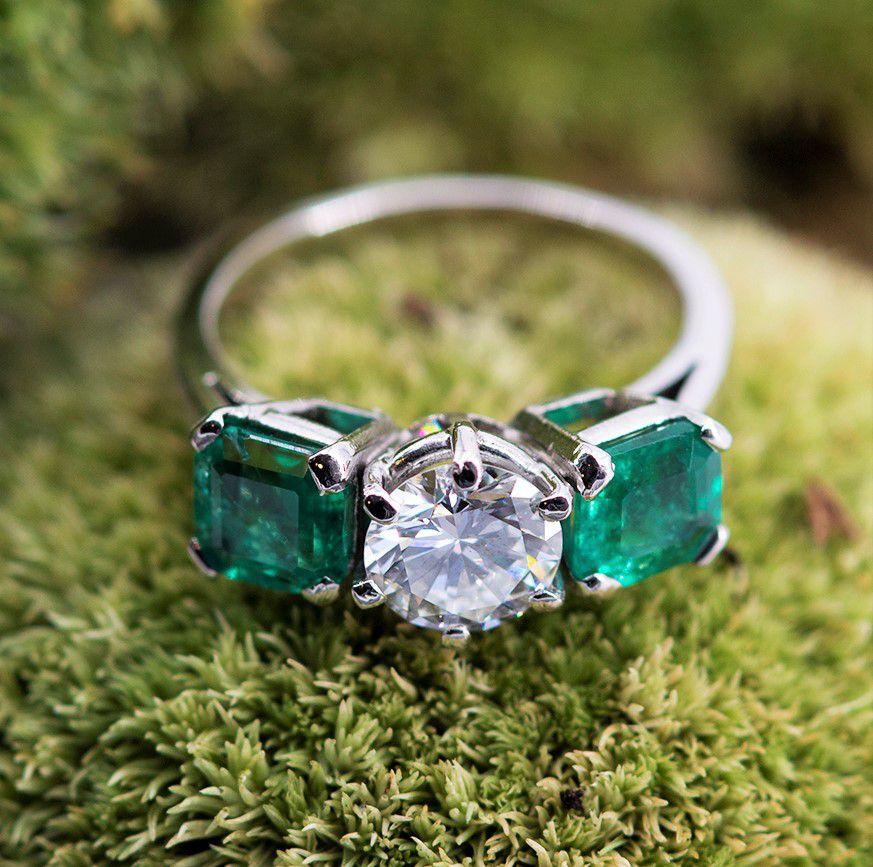 French 1950s Emerald Duo Diamond Platinum Ring 5