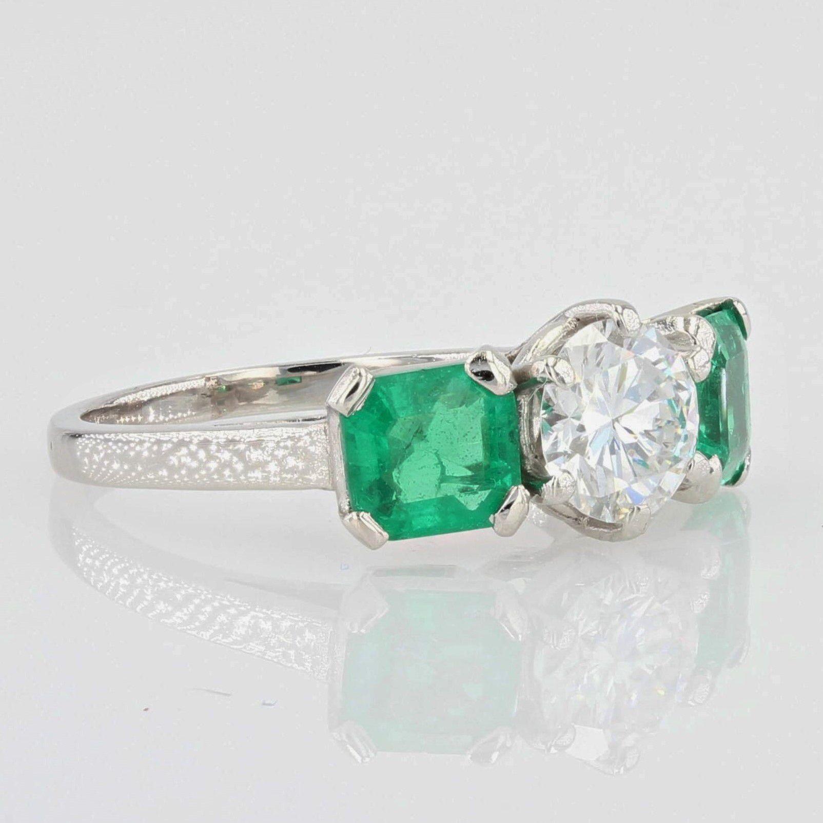 French 1950s Emerald Duo Diamond Platinum Ring In Good Condition In Poitiers, FR
