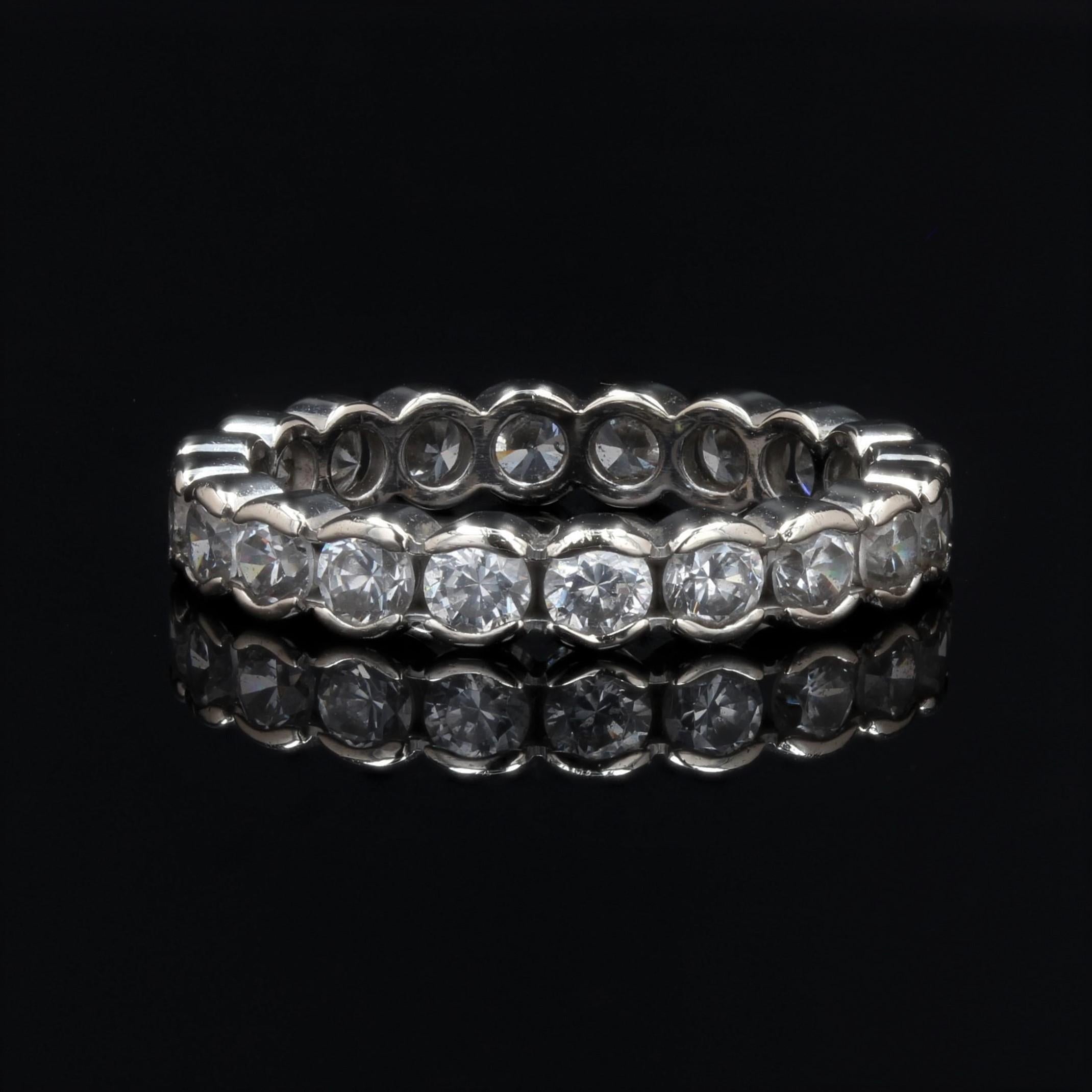 Rétro Bague de mariage d'ternit franaise des annes 1950 en or blanc 18 carats et diamants en vente