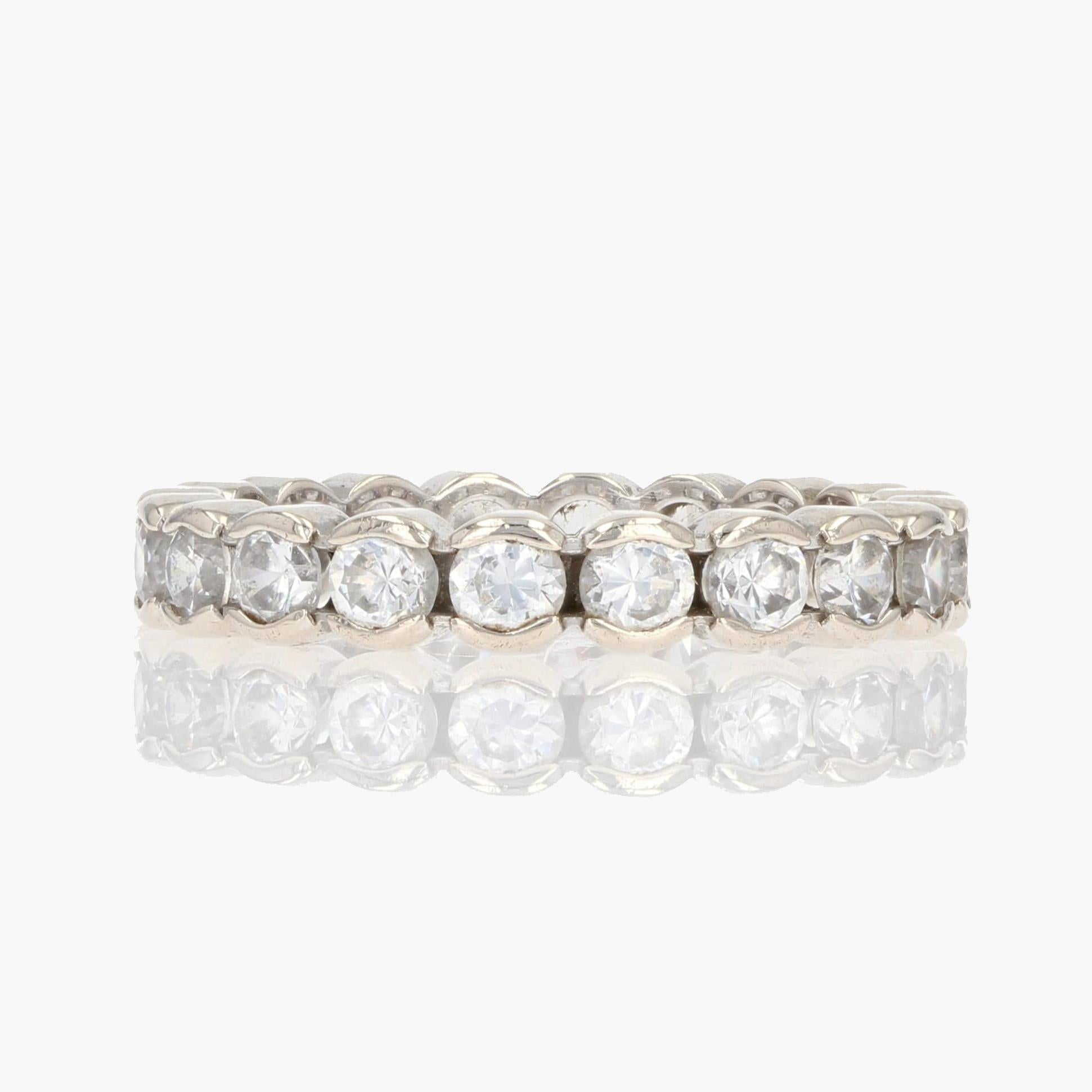 Bague de mariage d'ternit franaise des annes 1950 en or blanc 18 carats et diamants en vente 1