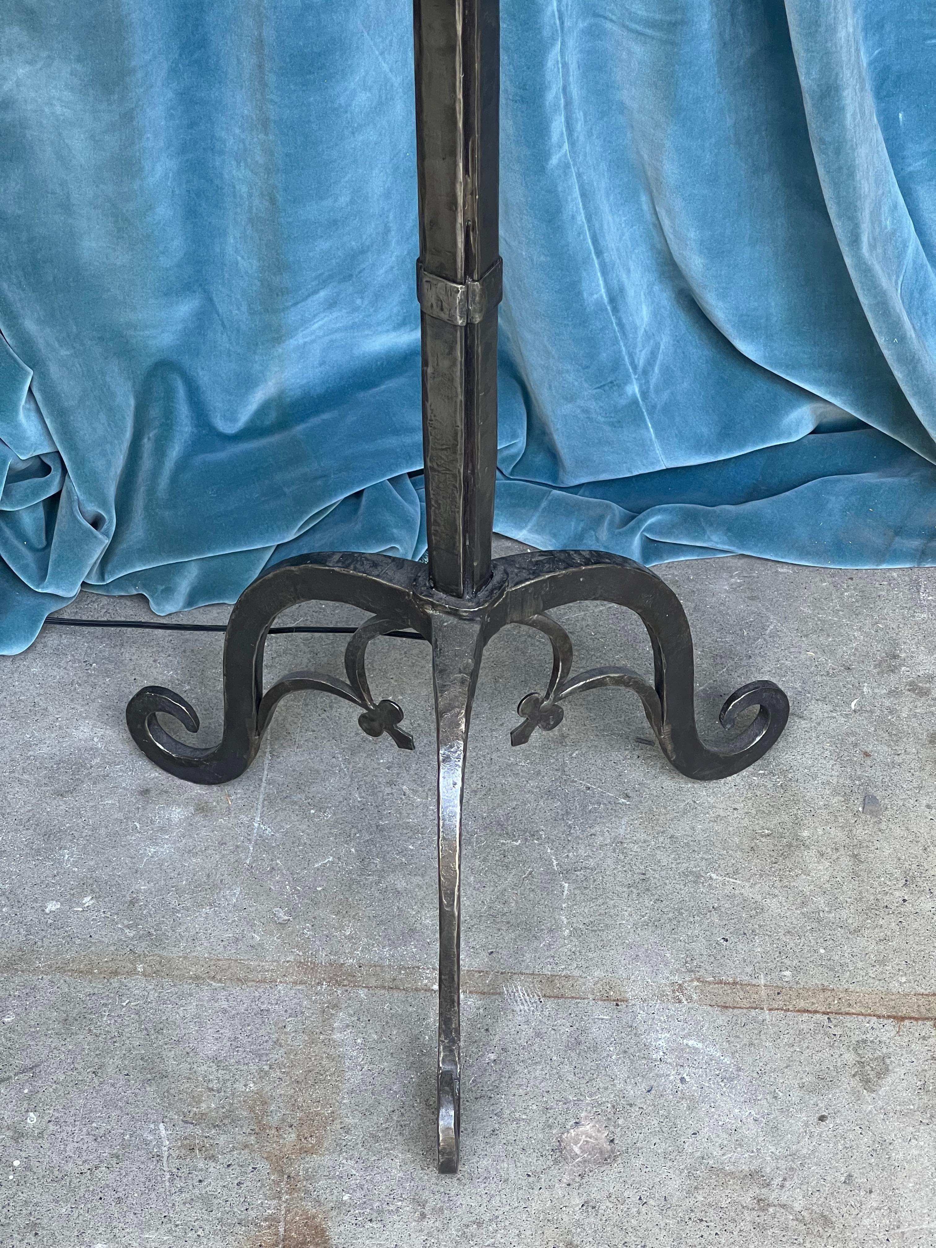 French 1950s Floor Lamp in Polished Iron For Sale 10