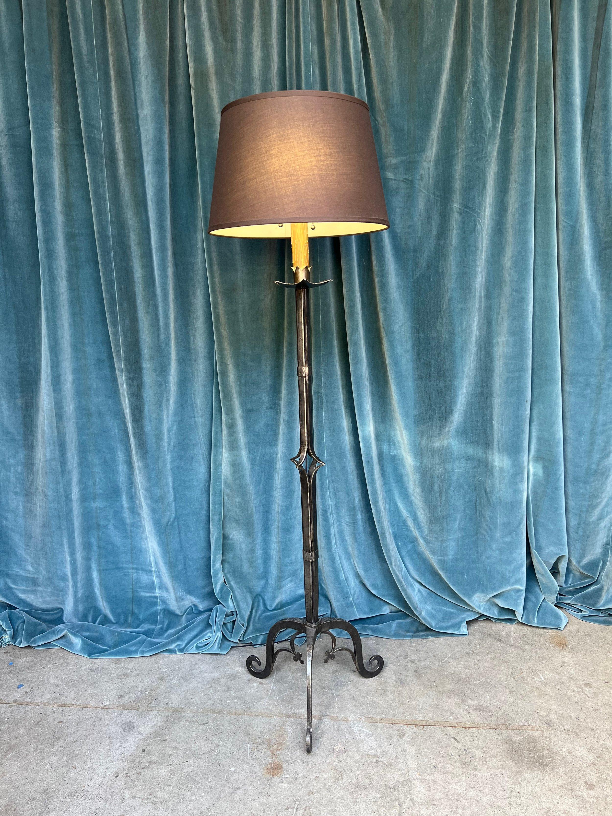 French 1950s Floor Lamp in Polished Iron In Good Condition For Sale In Buchanan, NY