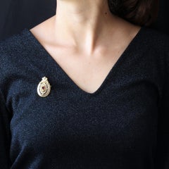 Pendentif broche en or jaune 18 carats avec grenat et perle naturelle des années 1950