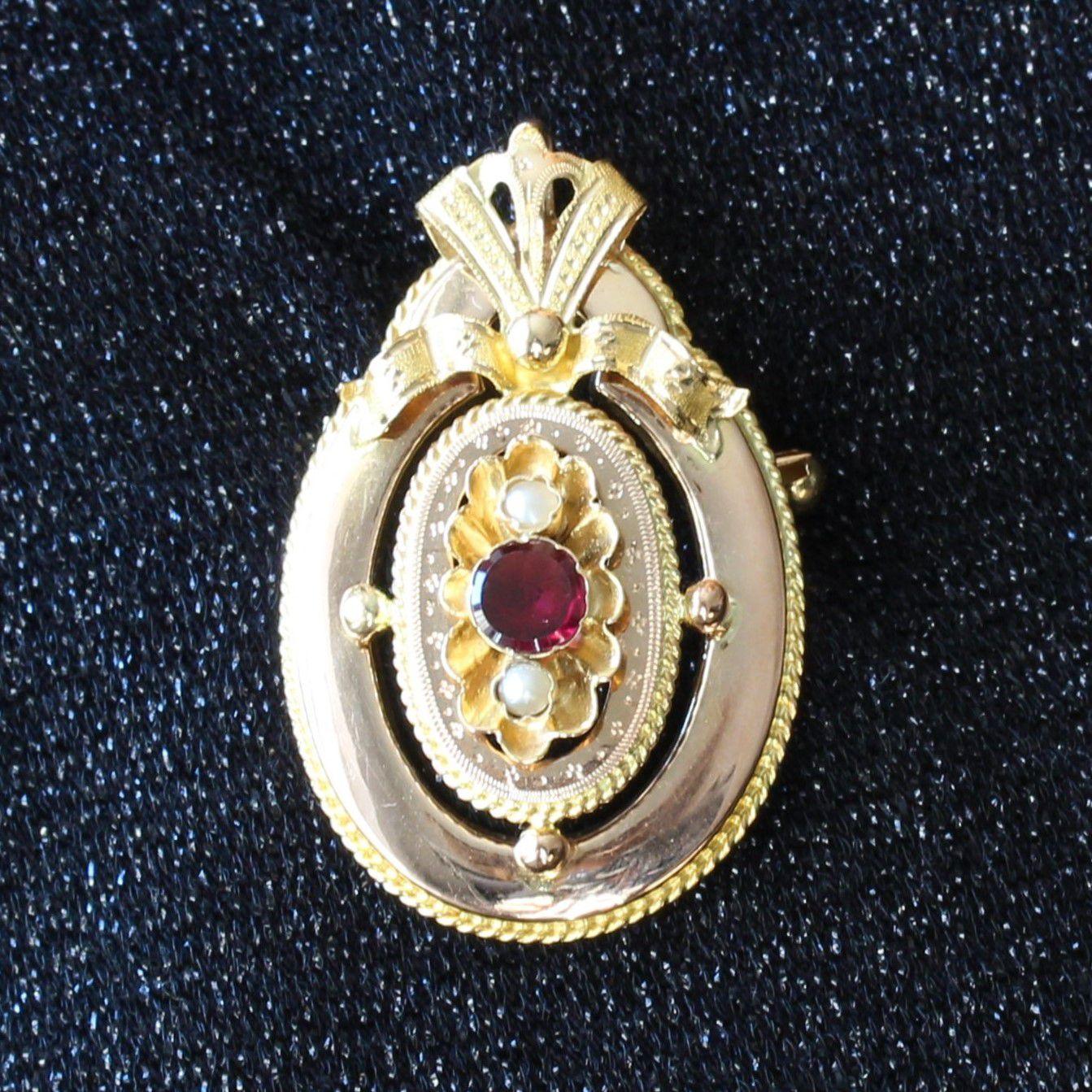 French 1950s Garnet Natural Pearl 18 Karat Yellow Gold Brooch Pendant For Sale 2