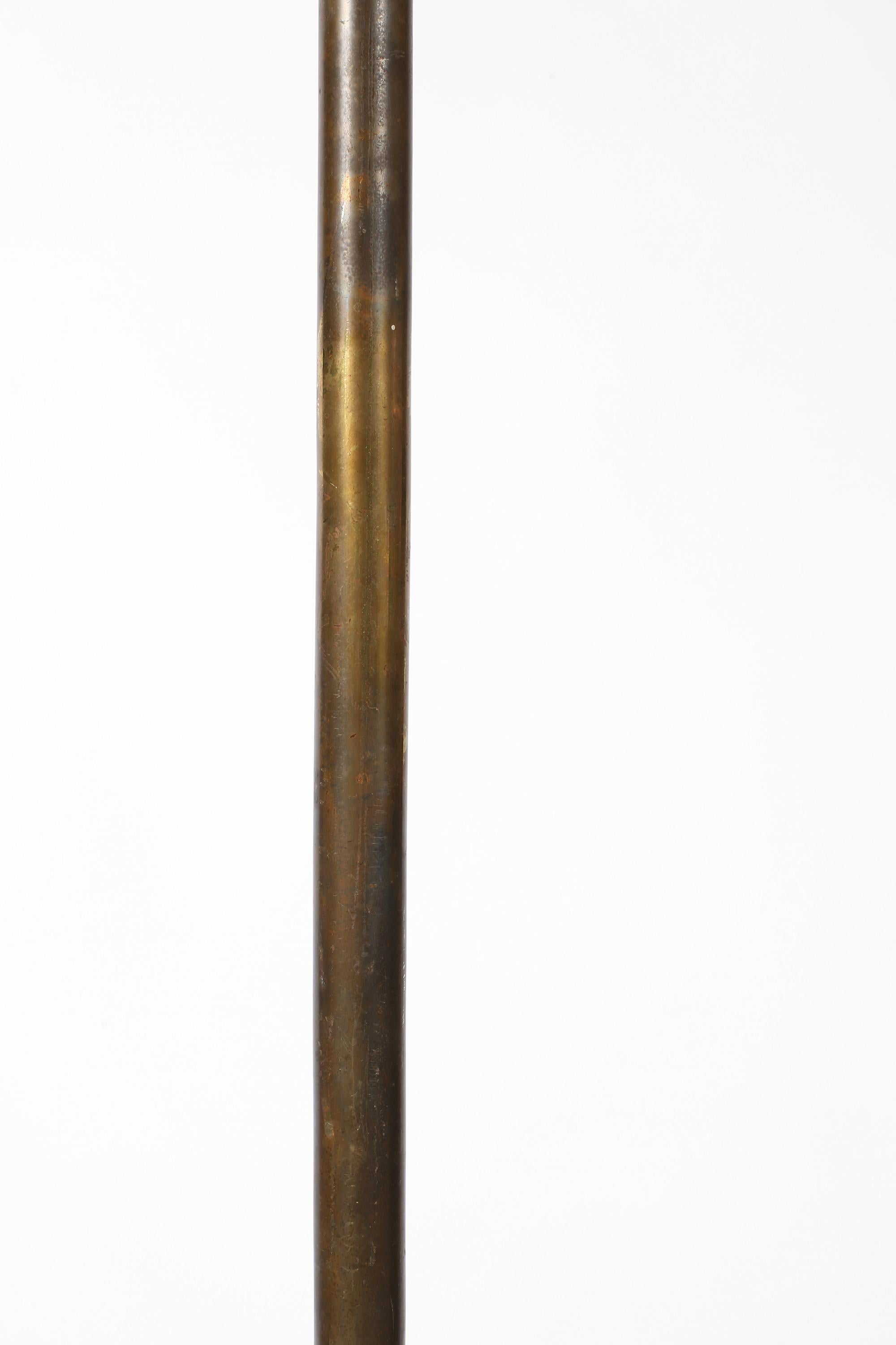 Französische Stehlampe aus vergoldetem Messing und Bronze aus den 1950er Jahren im Angebot 1