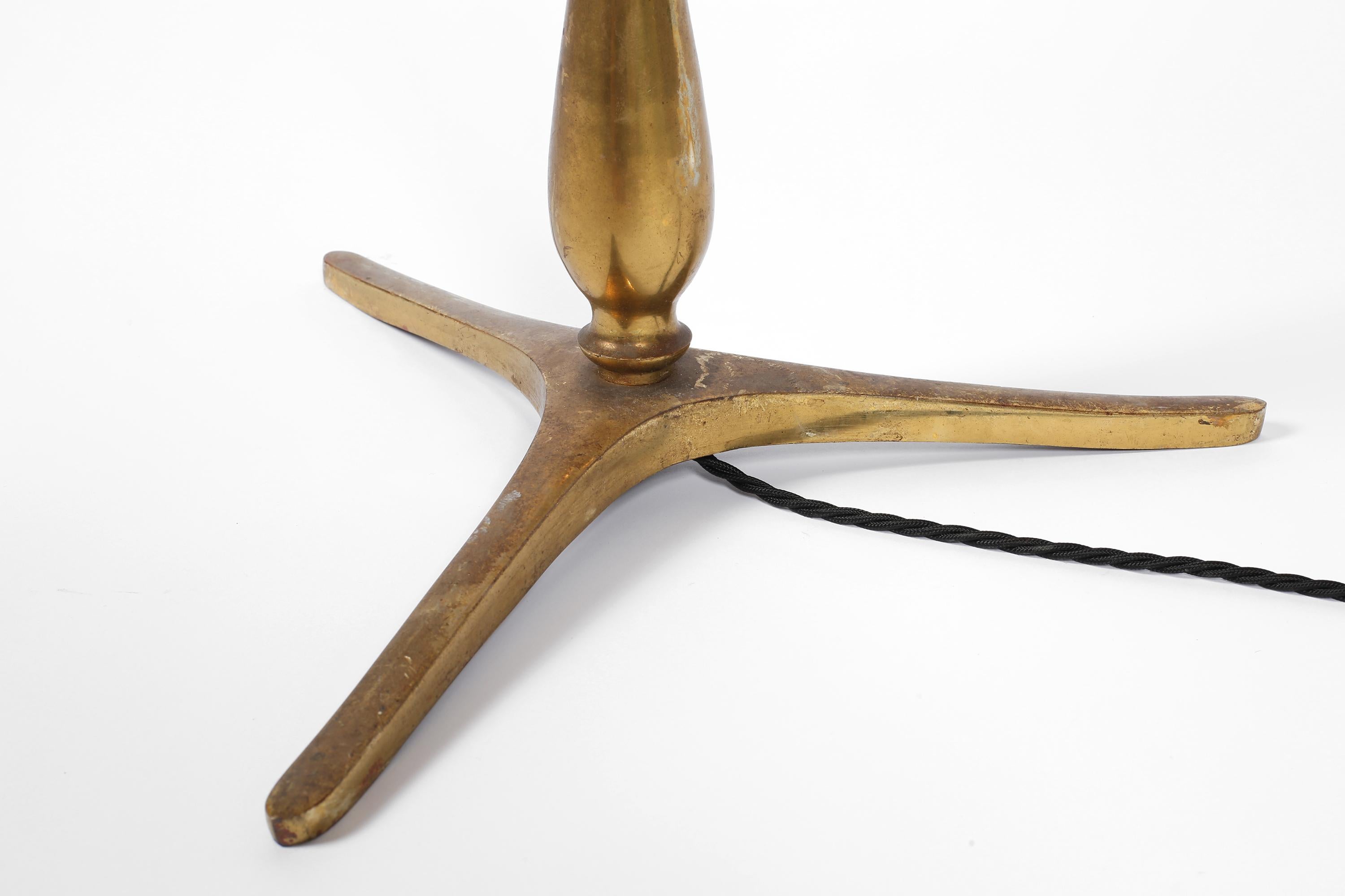 Französische Stehlampe aus vergoldetem Messing und Bronze aus den 1950er Jahren im Angebot 4