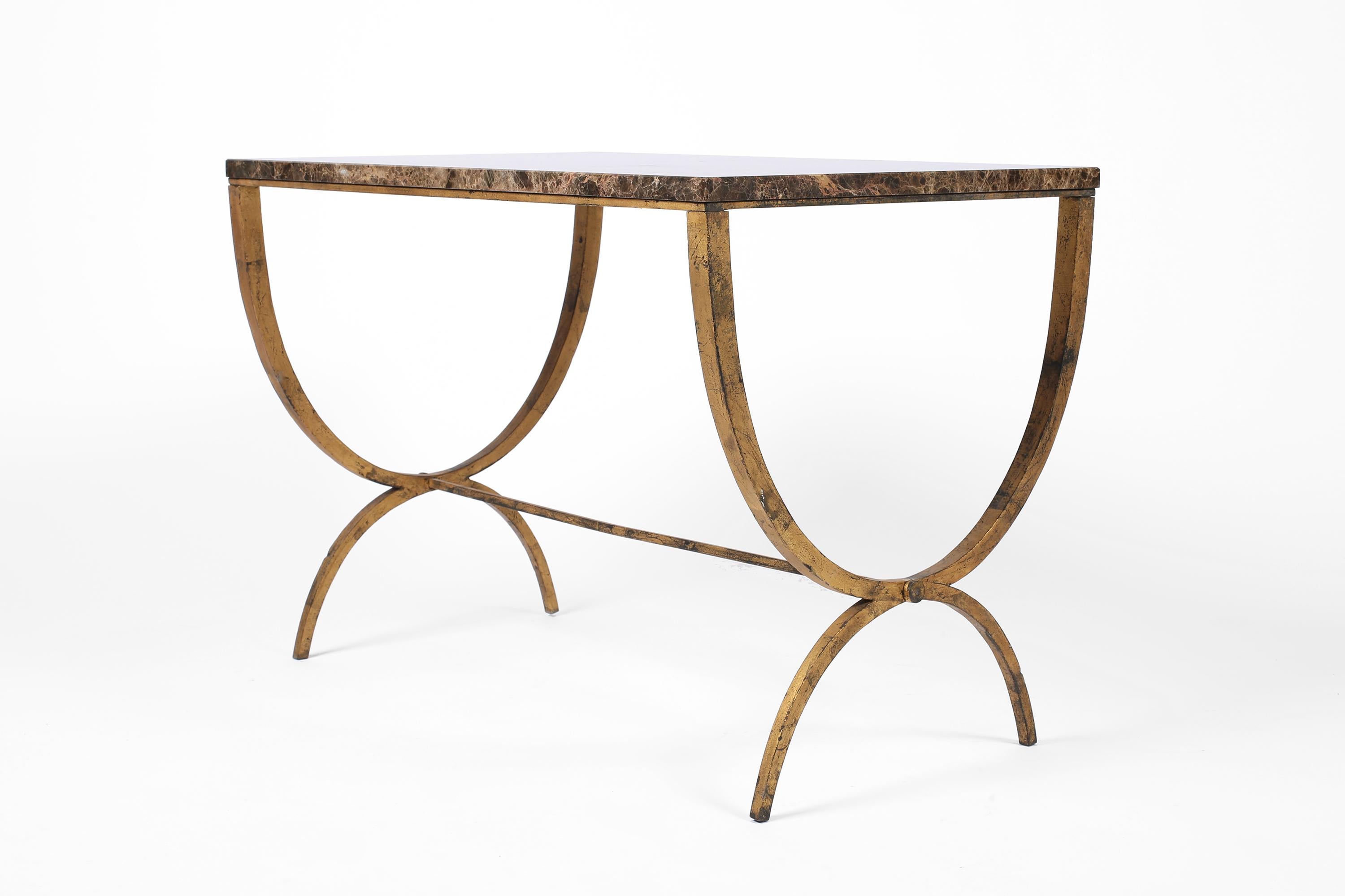 Table d'appoint en fer doré et marbre des années 1950 en vente 1