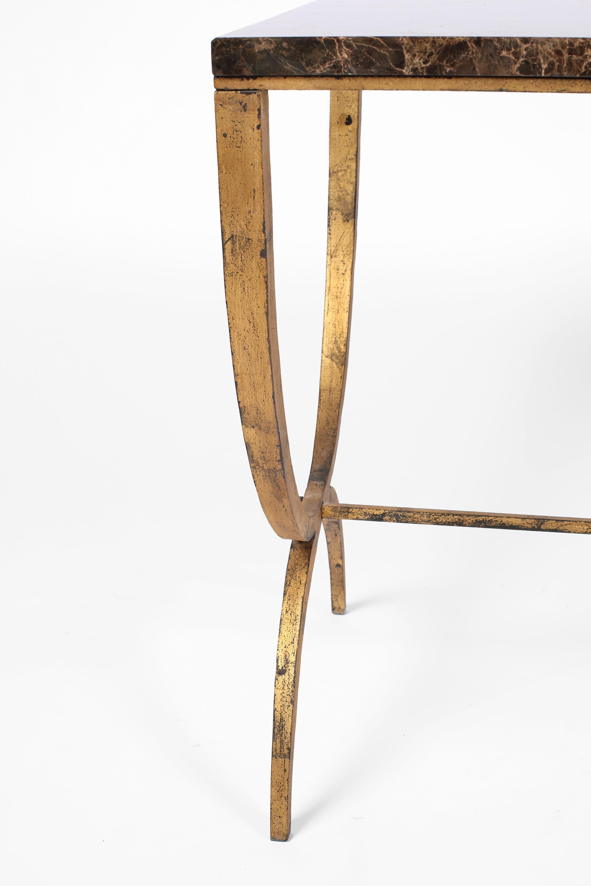 Table d'appoint en fer doré et marbre des années 1950 en vente 3