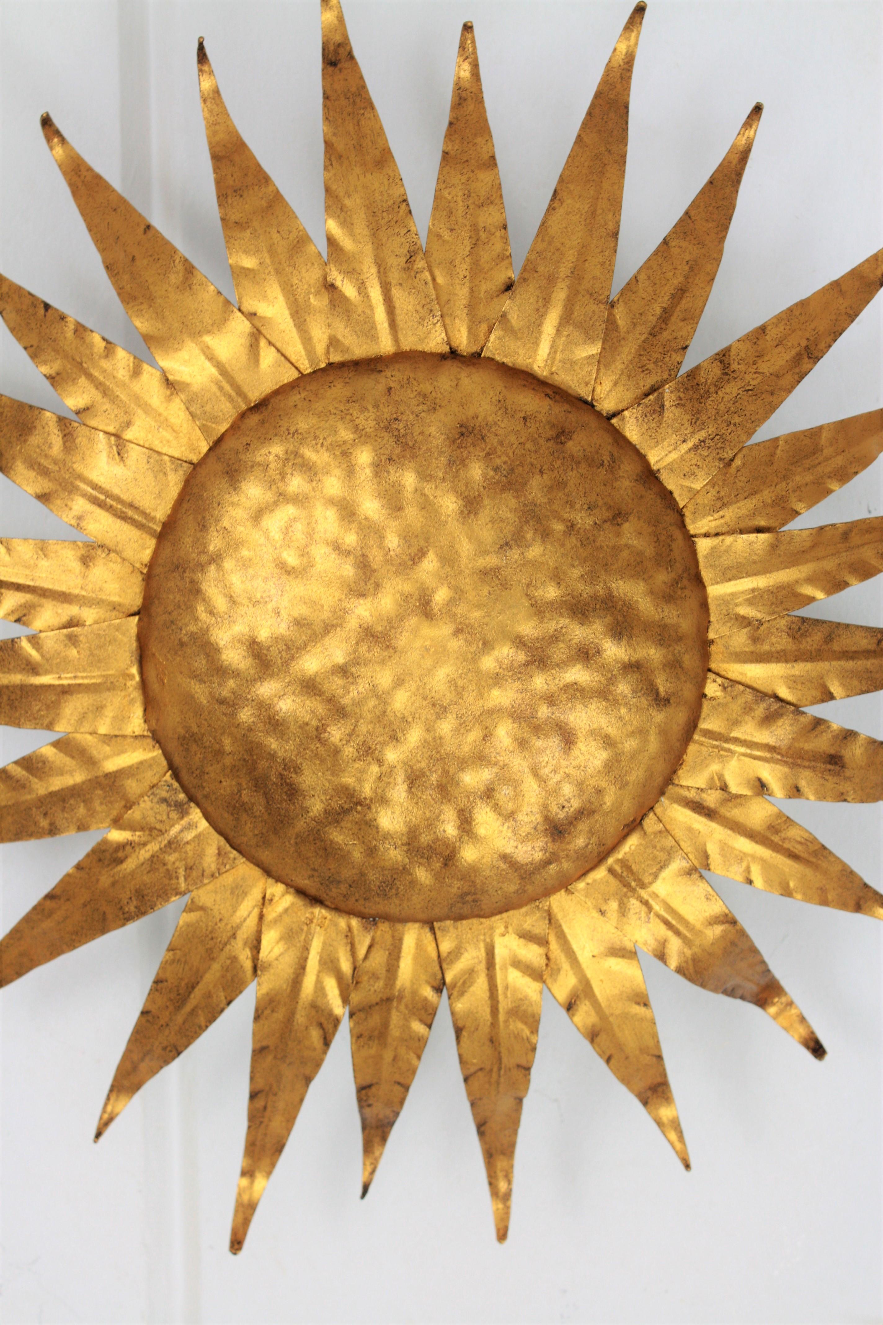 French 1950s Gilt Iron Sunburst Ceiling or Wall Light Fixture In Excellent Condition In Barcelona, ES