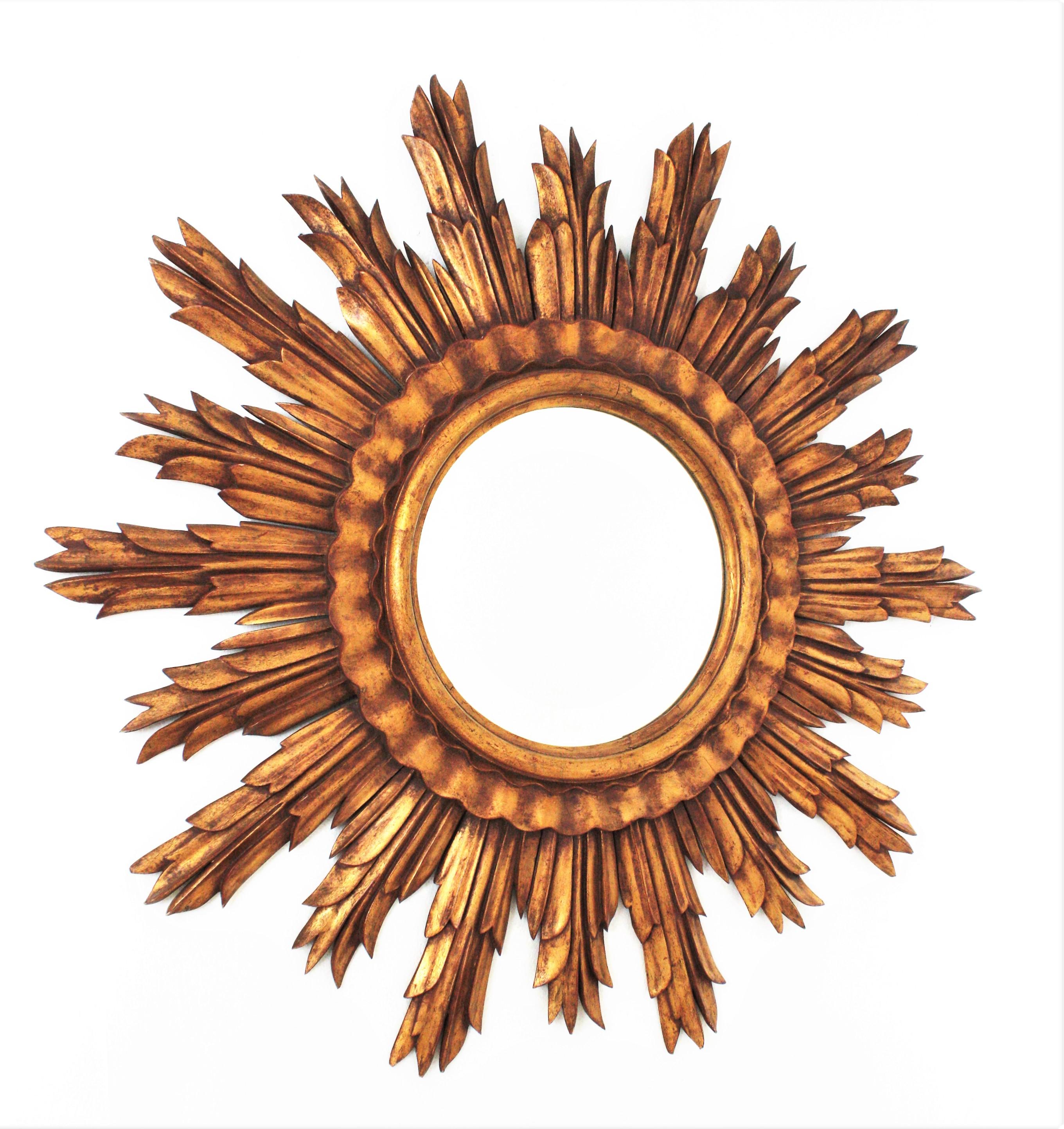 French 1950s Giltwood Sunburst Mirror, Large Scale
Unique large scale (121 cm diameter / 47,6 in diameter) Baroque style carved wood gold leaf gilt sunburst mirror.
Rare find due to its size.
This oversized sunburst mirror features a wood carved