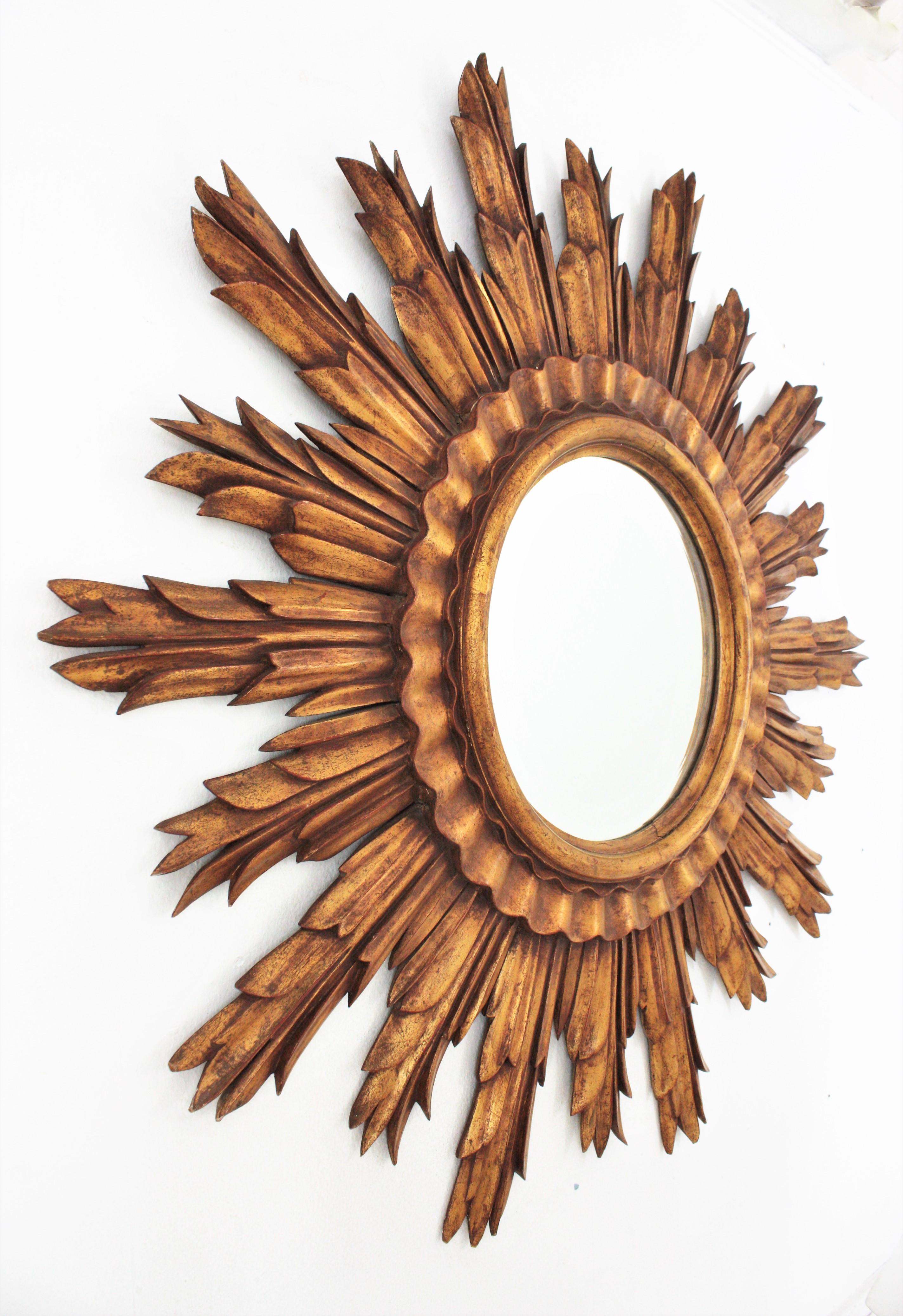 Large Gilt XXL Sunburst Mirror in Carved Wood, France, 1950s In Good Condition For Sale In Barcelona, ES