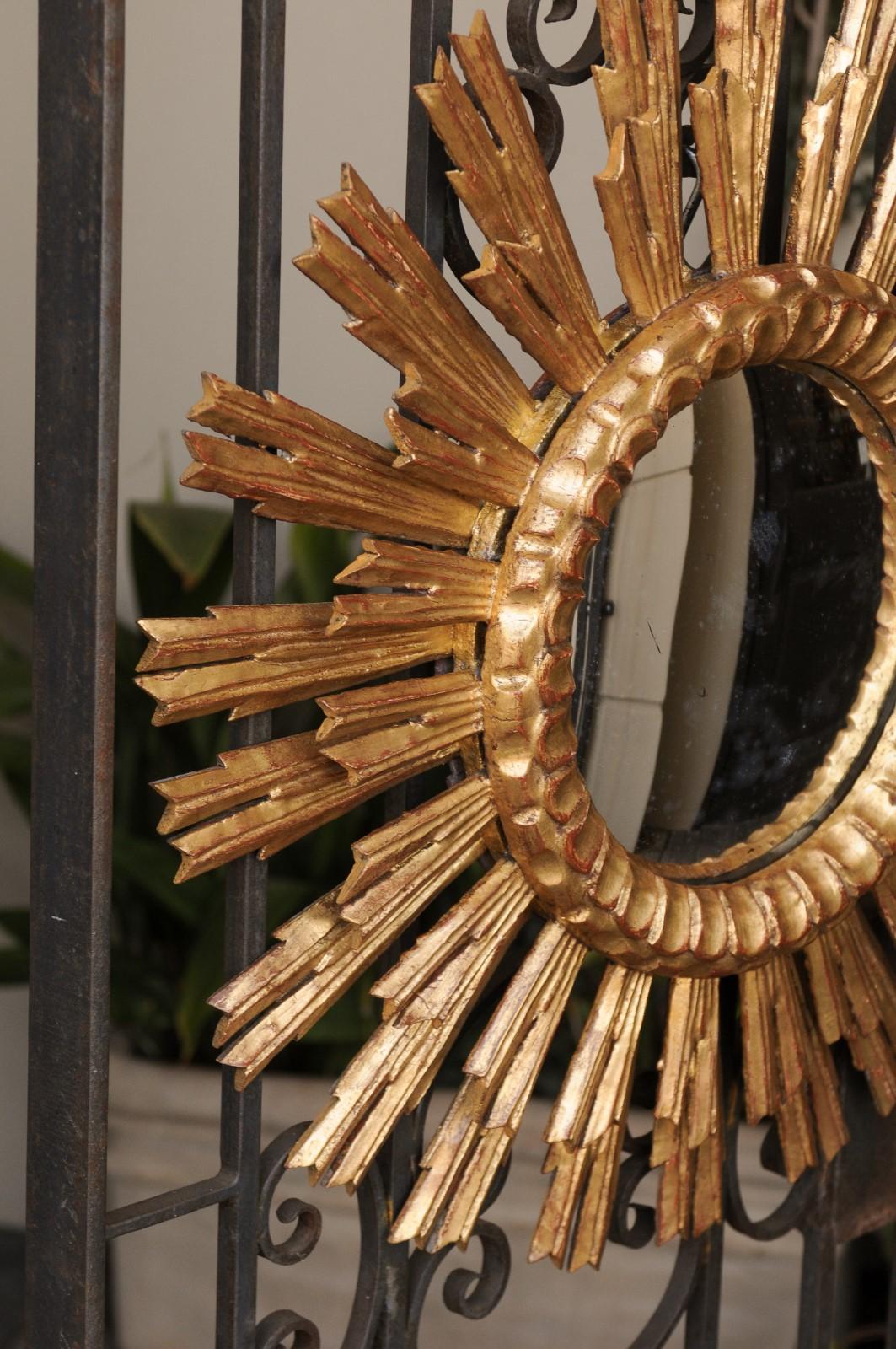 French 1950s Giltwood Two-Layered Sunburst Mirror with Convex Mirror Plate 4