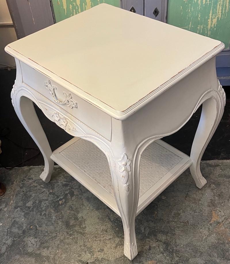 French 1950s Hand-Painted Nightstand With Carved Legs 1 Drawer and Wicker Shelf In Distressed Condition For Sale In Santa Monica, CA