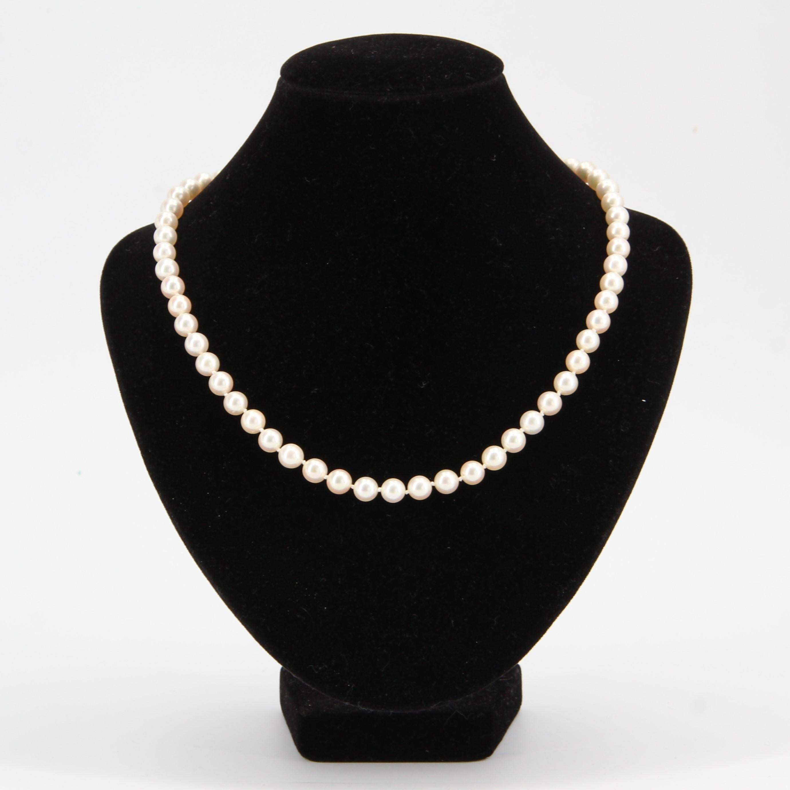 French 1950s Japanese Cultured Pearls Chocker Necklace en vente 5