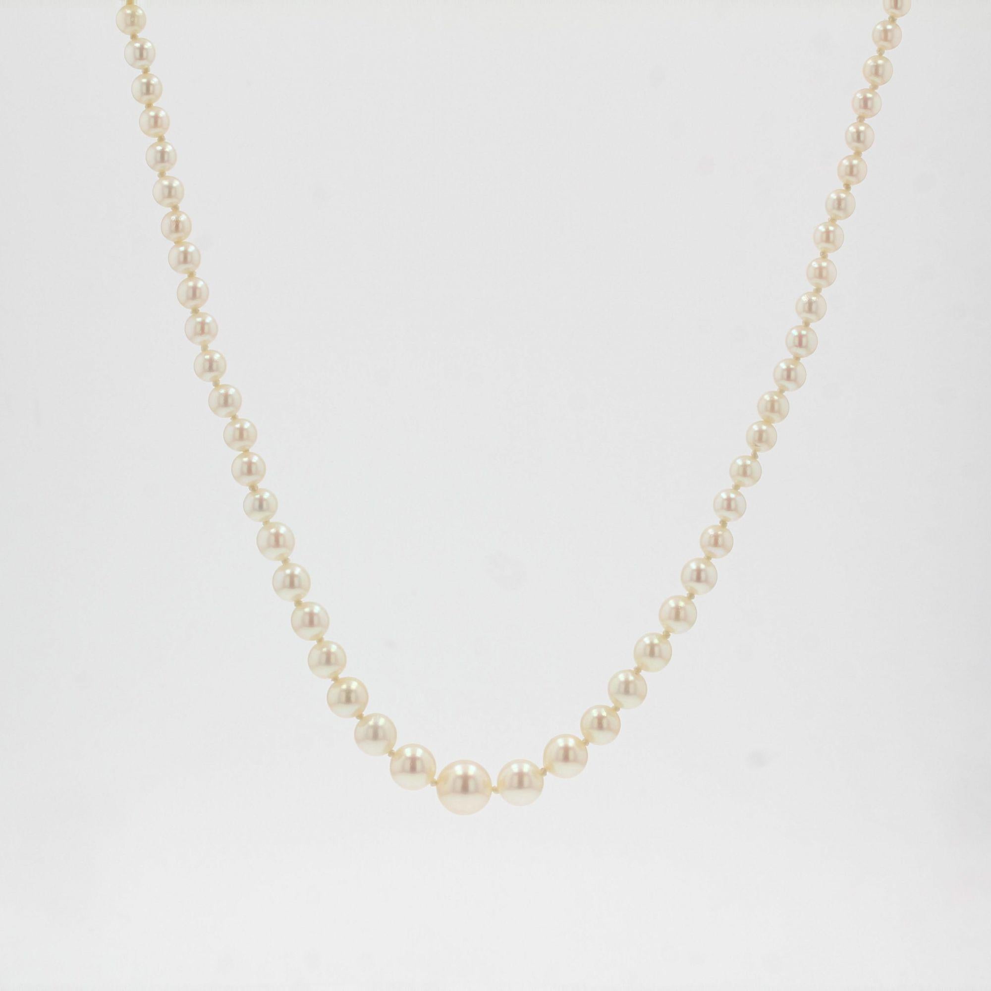 French 1950s Japanese Pearly White Orient Cultured Pearl Falling Necklace For Sale 3