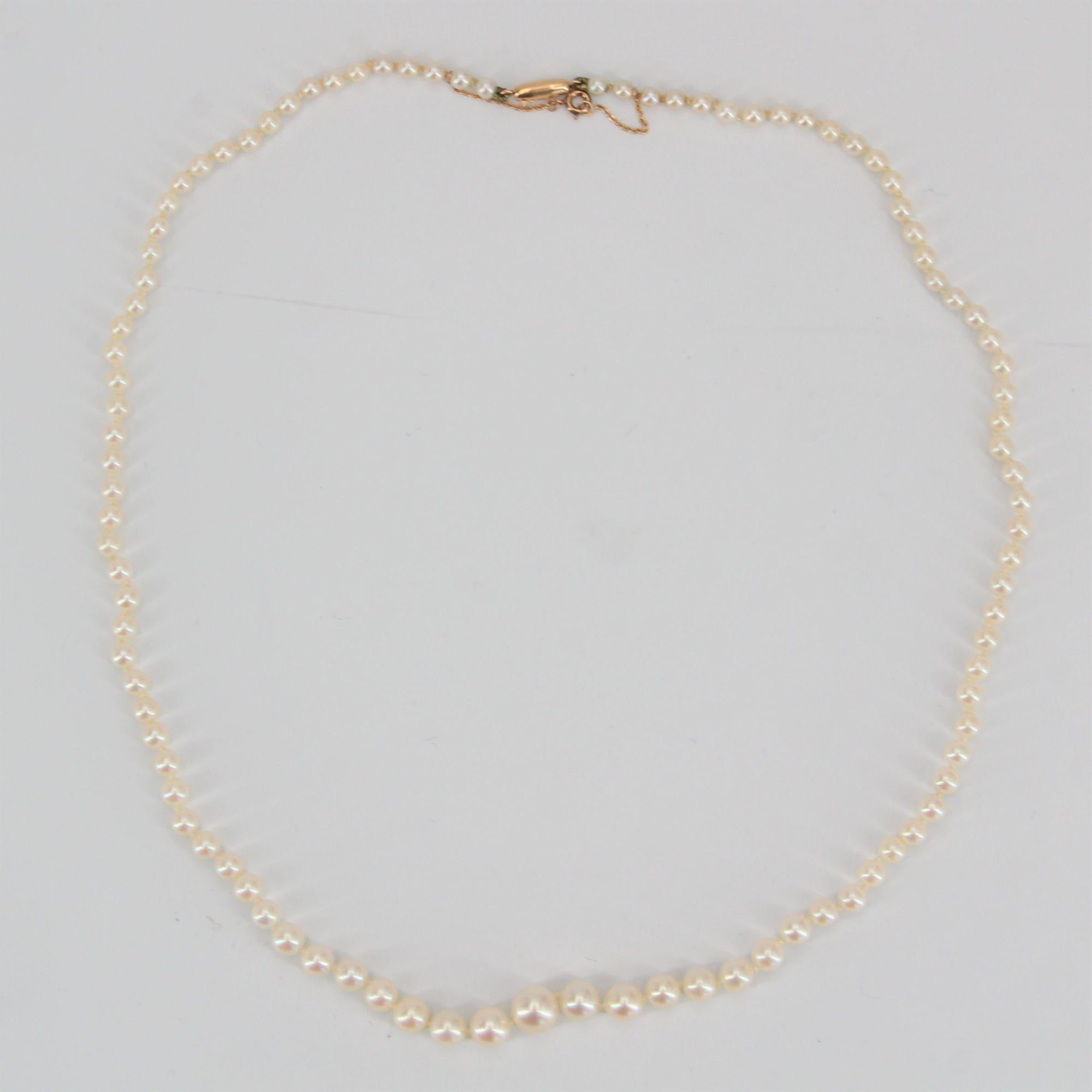 French 1950s Japanese Pearly White Orient Cultured Pearl Falling Necklace In Good Condition For Sale In Poitiers, FR