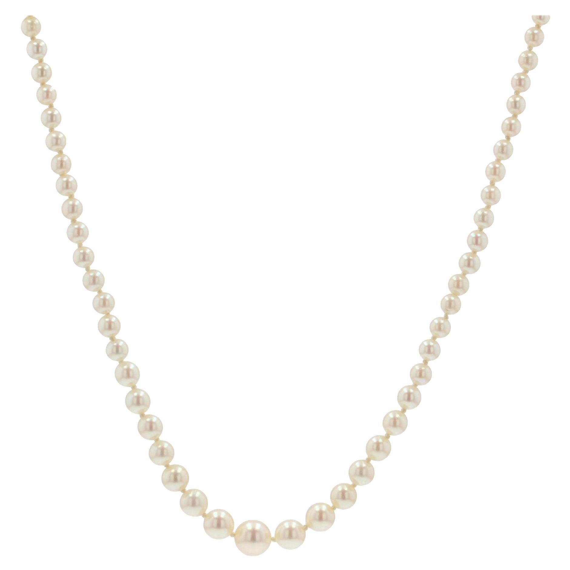 French 1950s Japanese Pearly White Orient Cultured Pearl Falling Necklace For Sale