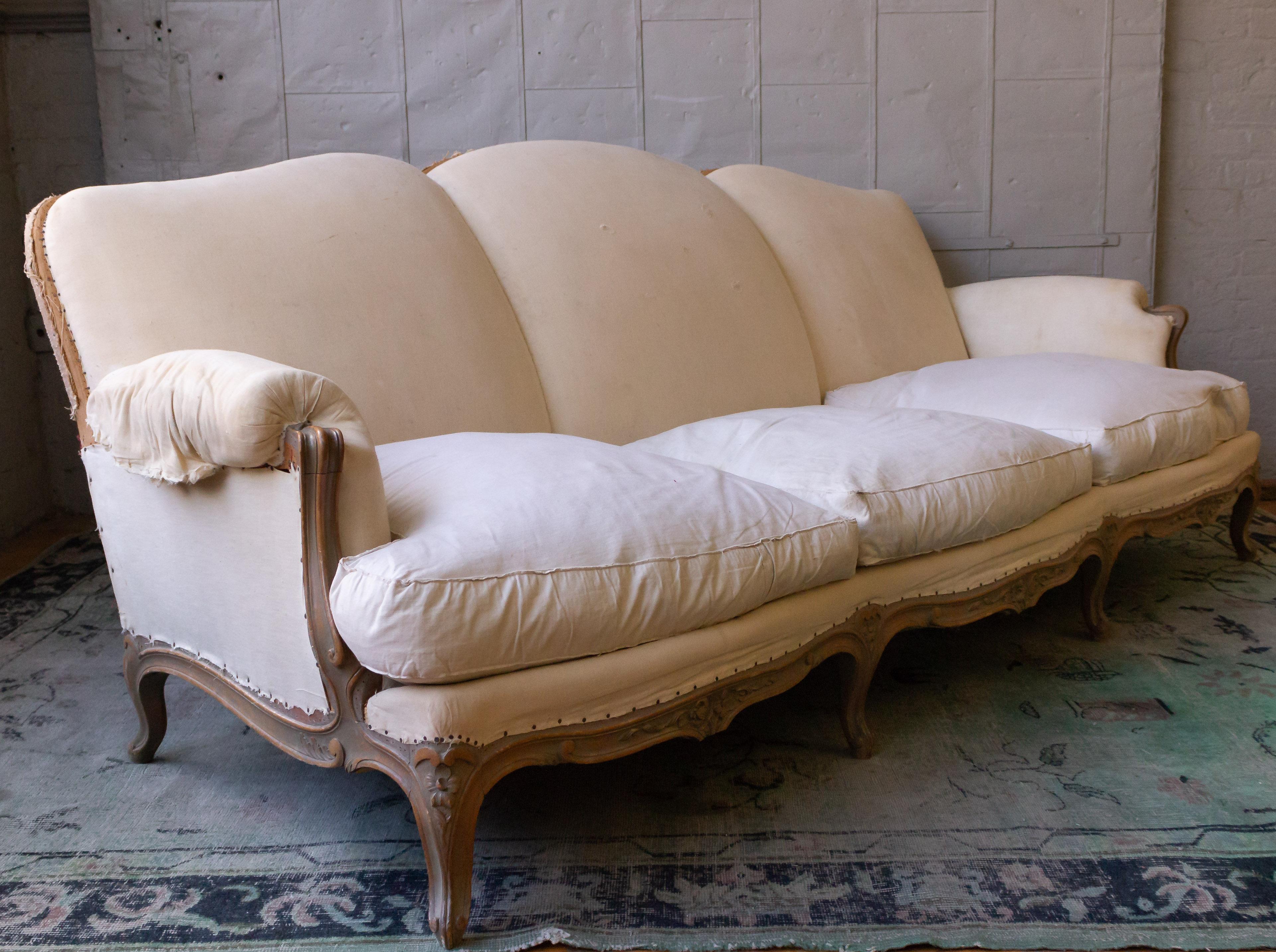 Large French 1950s Louis XV Style Sofa In Good Condition In Buchanan, NY