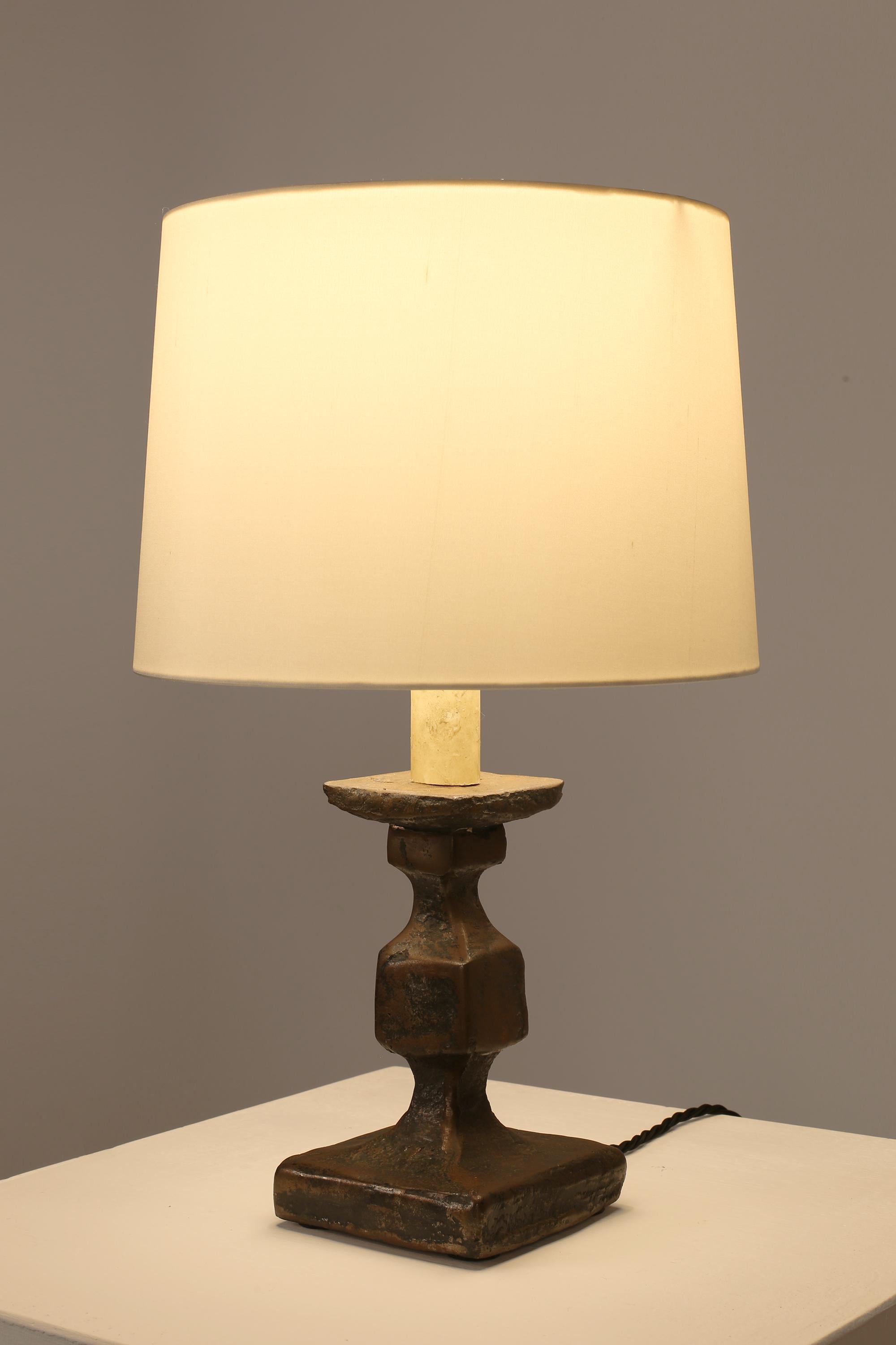 French 1950s Mid Century Cast Iron Brutalist Table Lamp In Good Condition In London, GB