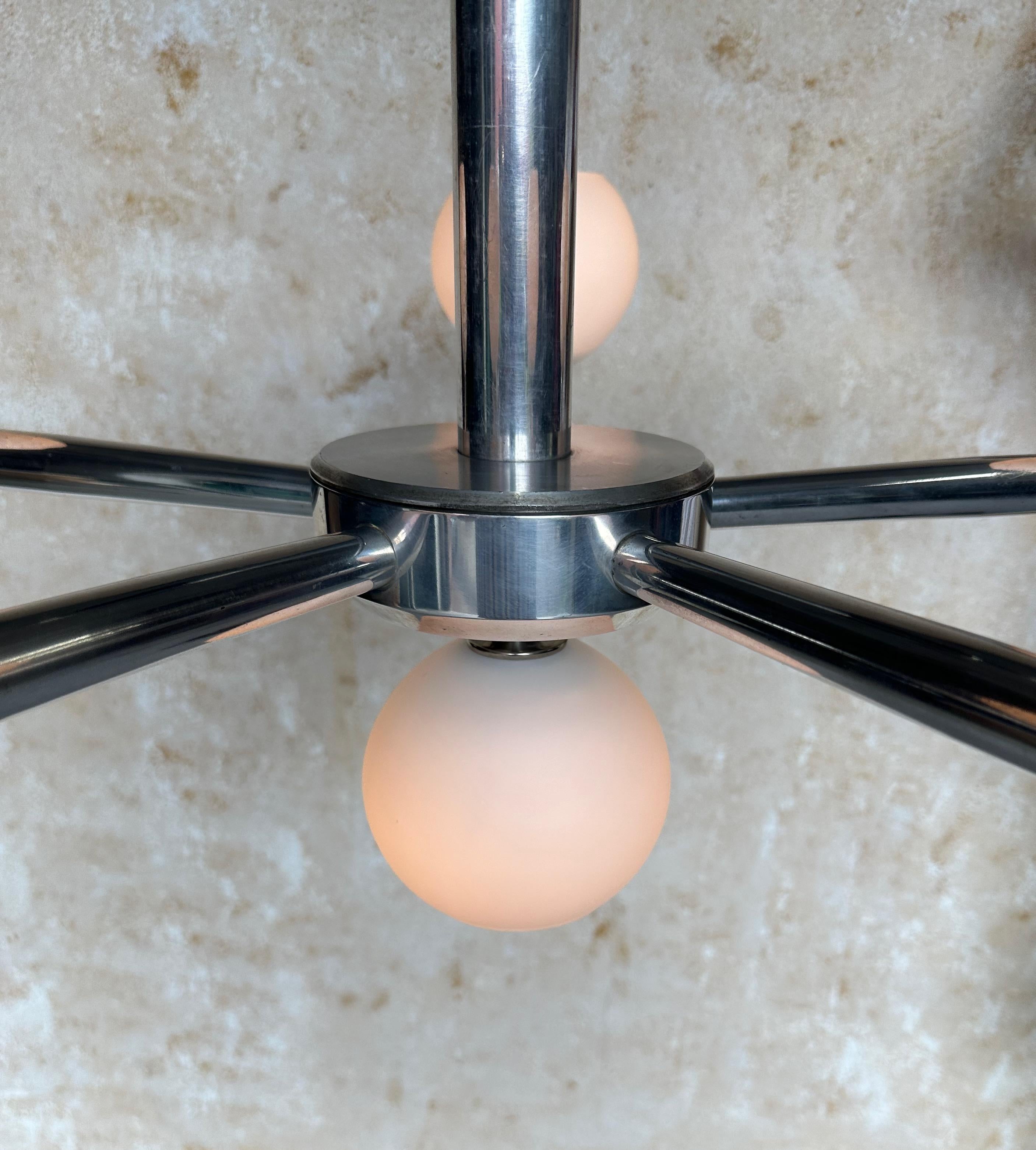 Lampadario francese di metà secolo moderno in alluminio degli anni '50 in vendita 8