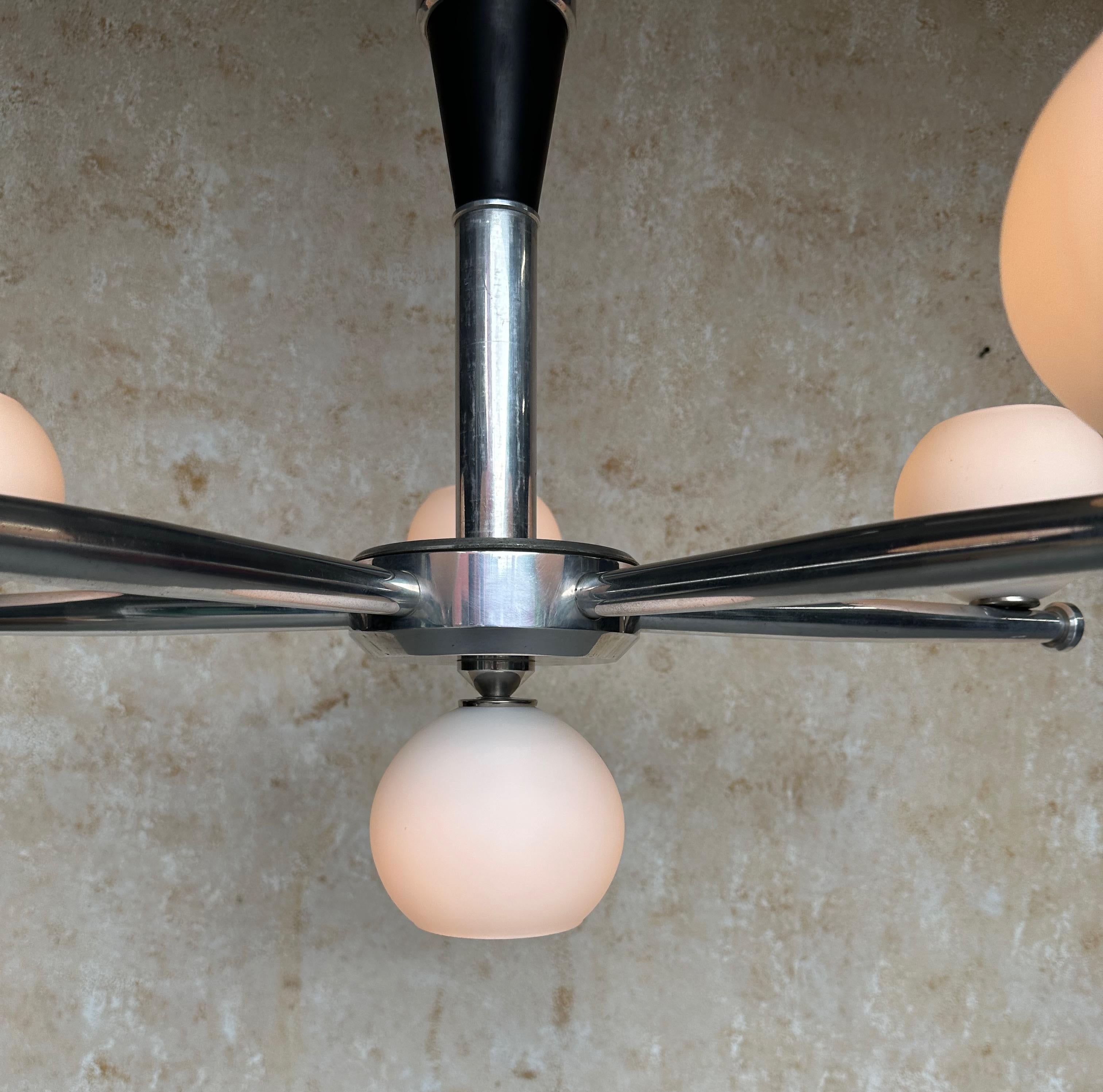 Metà XX secolo Lampadario francese di metà secolo moderno in alluminio degli anni '50 in vendita