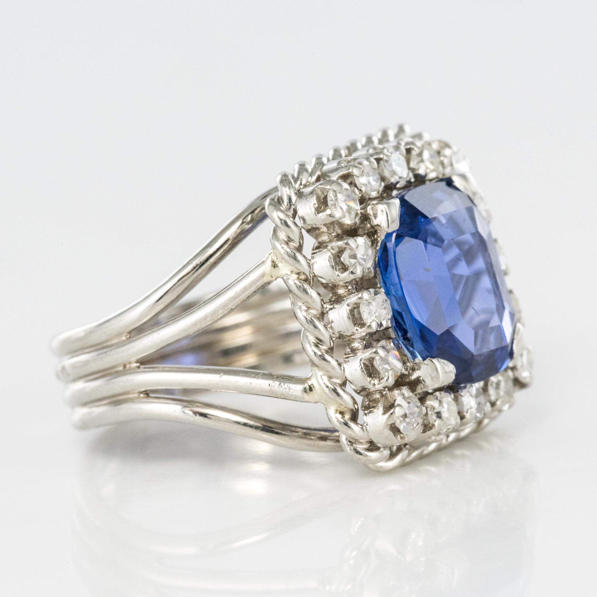 French 1950s No Heat Cushion Cut Ceylon Sapphire Diamonds Platinum Ring For Sale 5