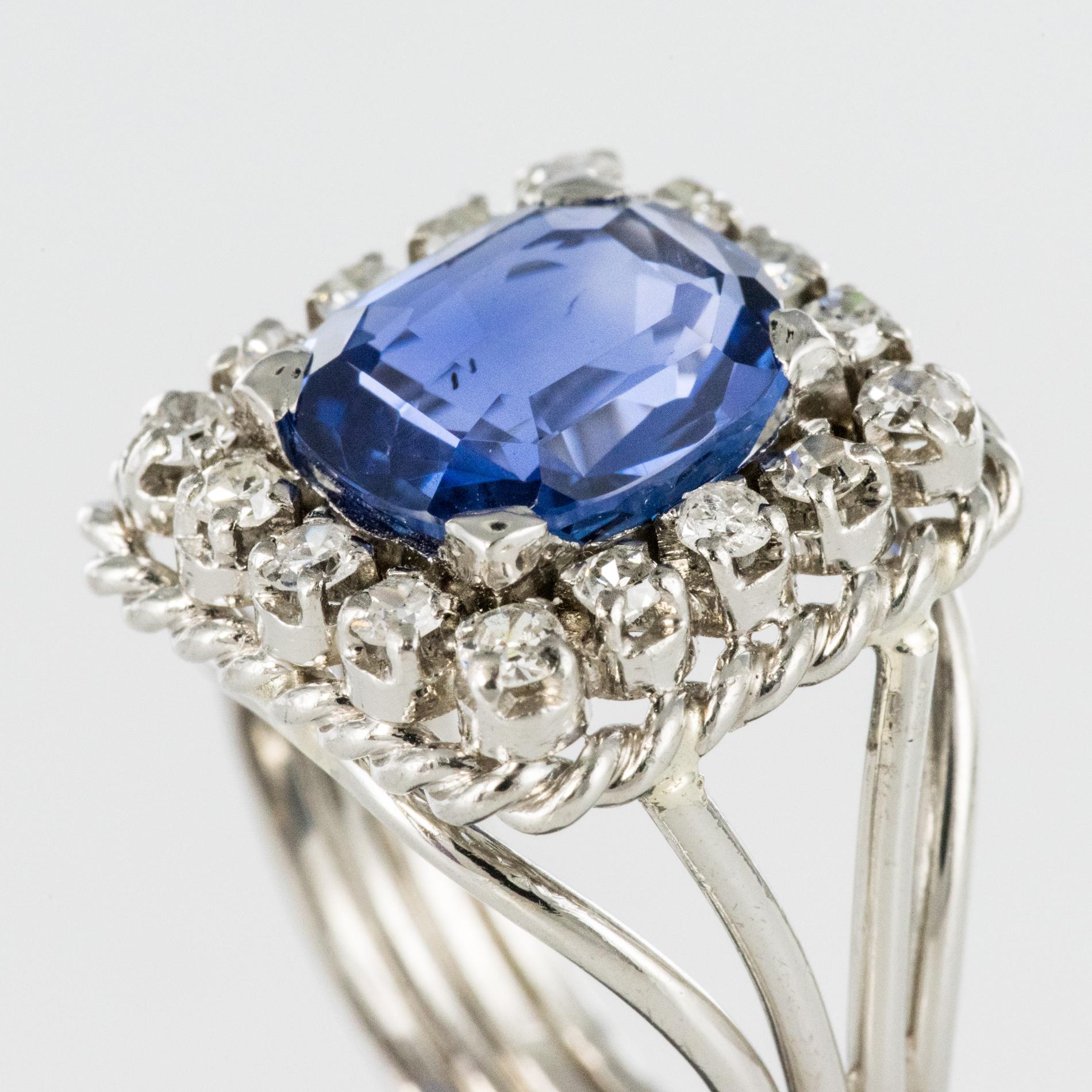 French 1950s No Heat Cushion Cut Ceylon Sapphire Diamonds Platinum Ring For Sale 2