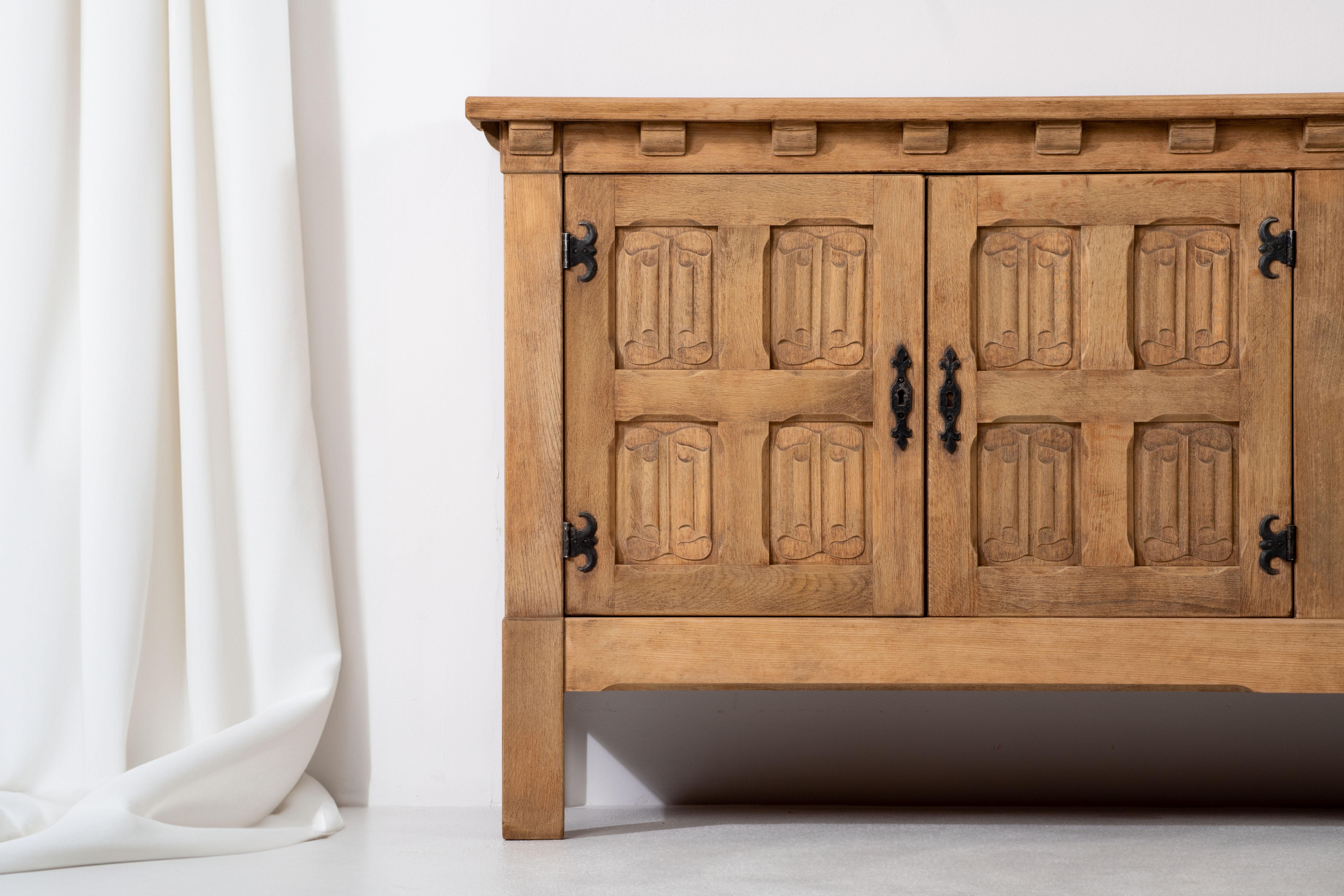 French 1950s Natural Oak Sideboard with Intricate Carved Panels For Sale 8