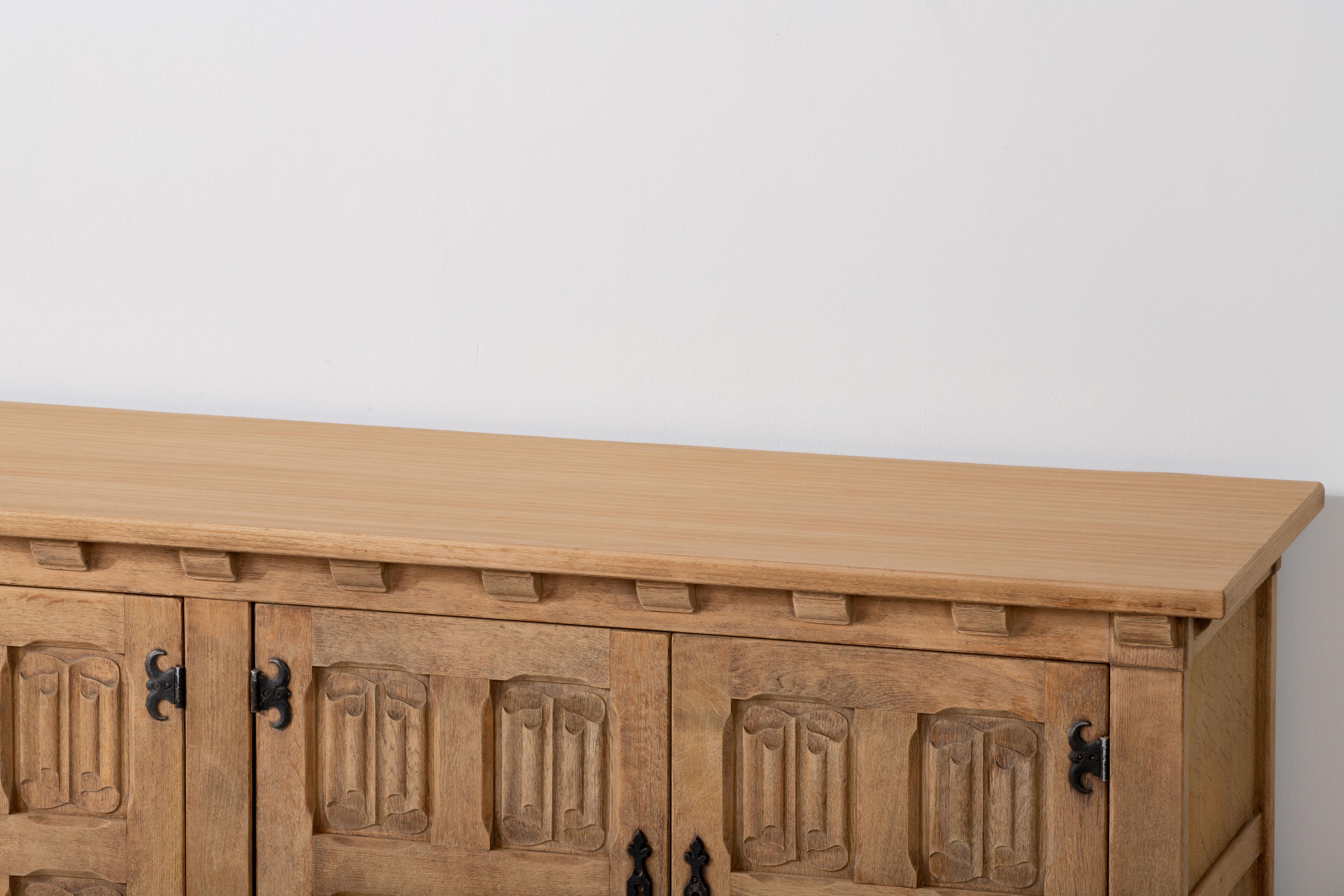French 1950s Natural Oak Sideboard with Intricate Carved Panels For Sale 9