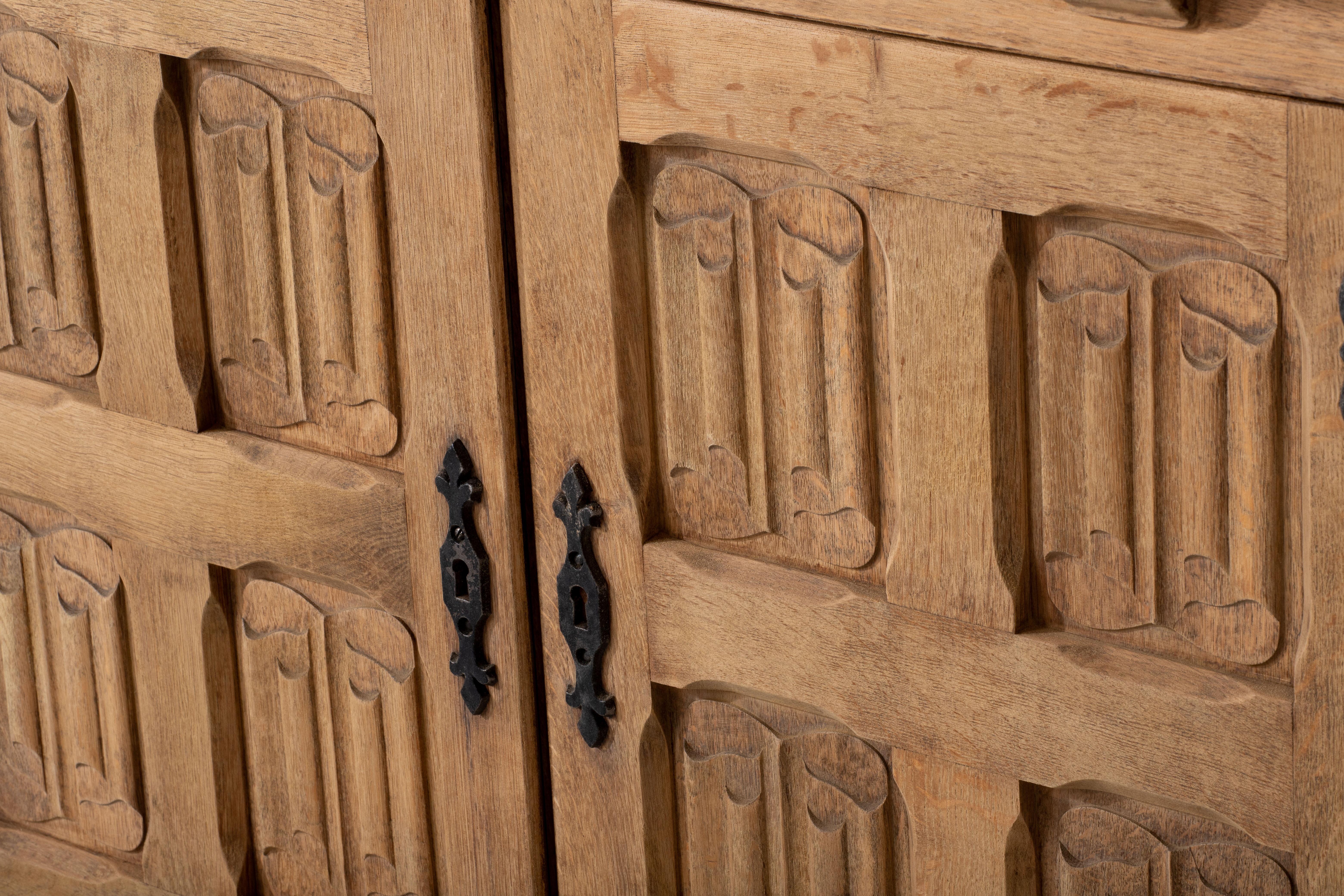 French 1950s Natural Oak Sideboard with Intricate Carved Panels For Sale 12