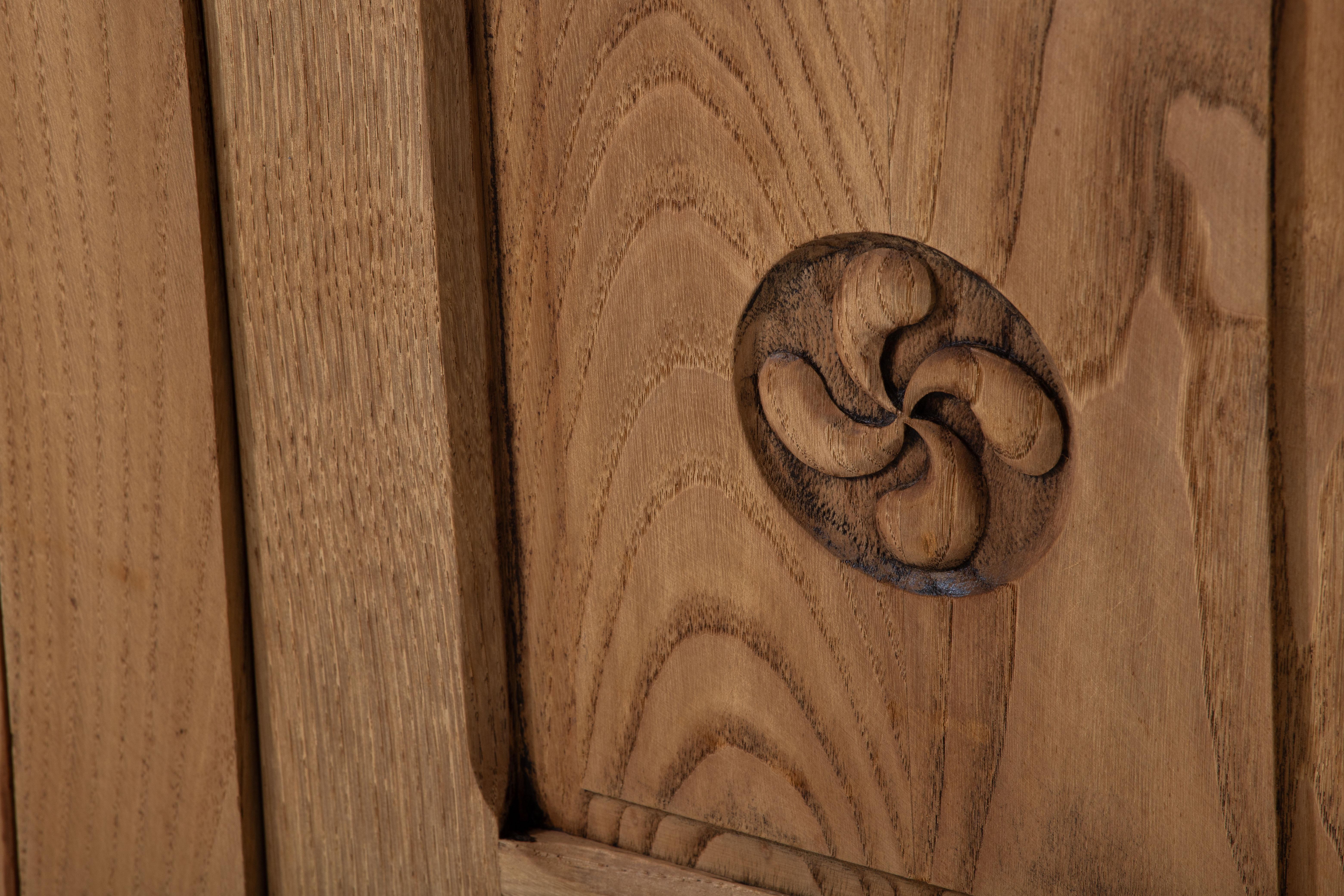 French 1950s Natural Oak Sideboard with Intricate Carved Panels For Sale 1