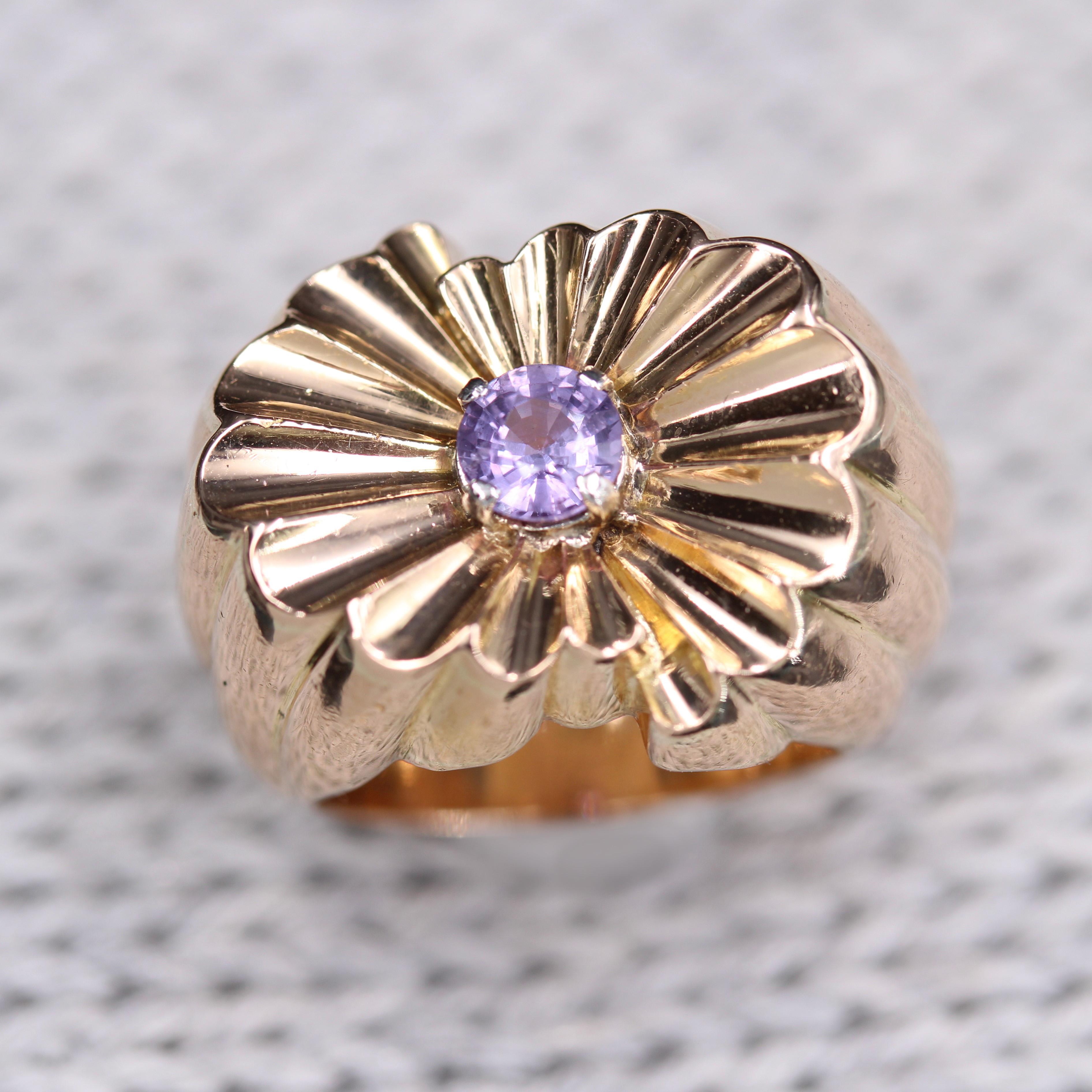 French 1950s Natural Purple Sapphire 18 Karat Yellow Gold Gadrooned Tank Ring For Sale 4