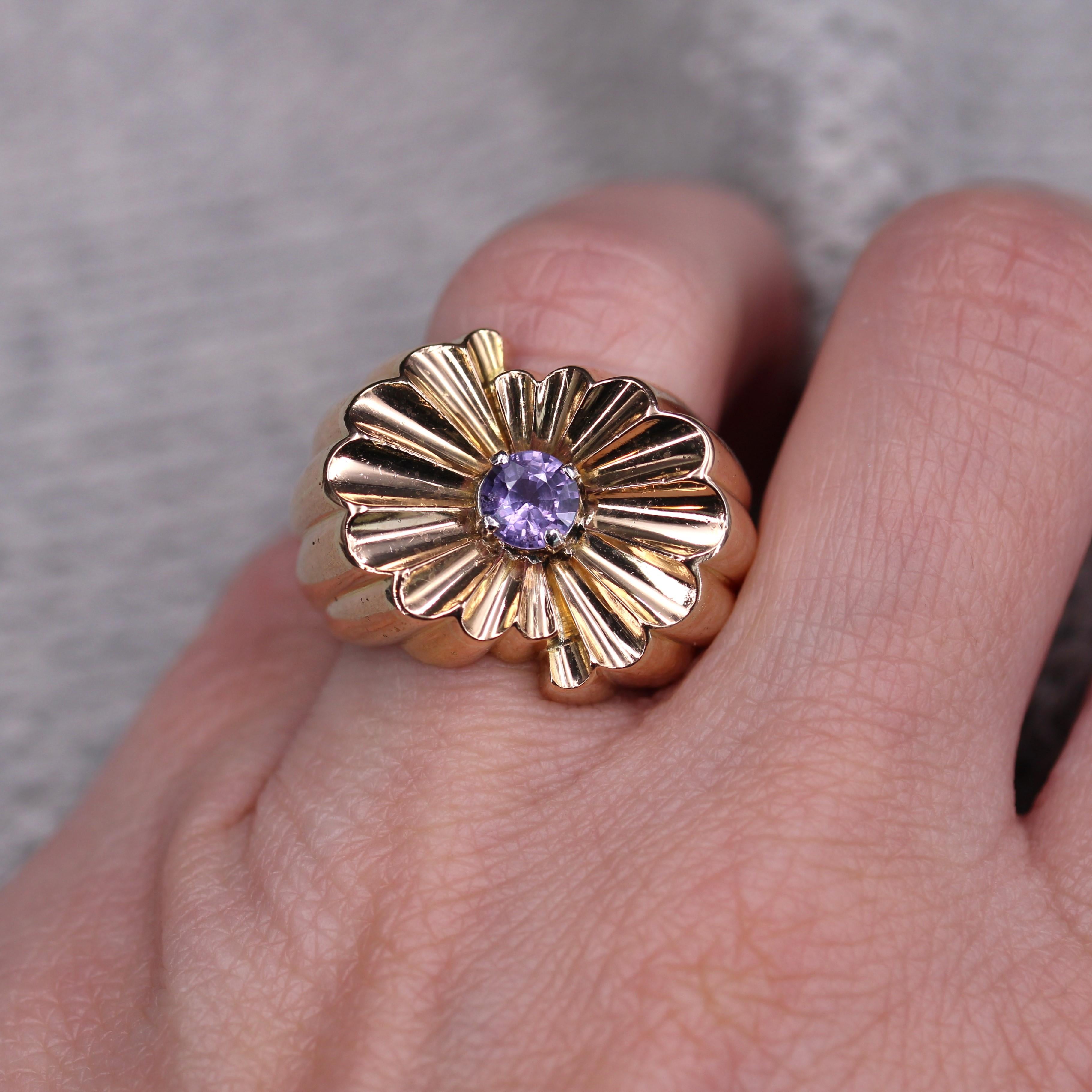 French 1950s Natural Purple Sapphire 18 Karat Yellow Gold Gadrooned Tank Ring For Sale 7