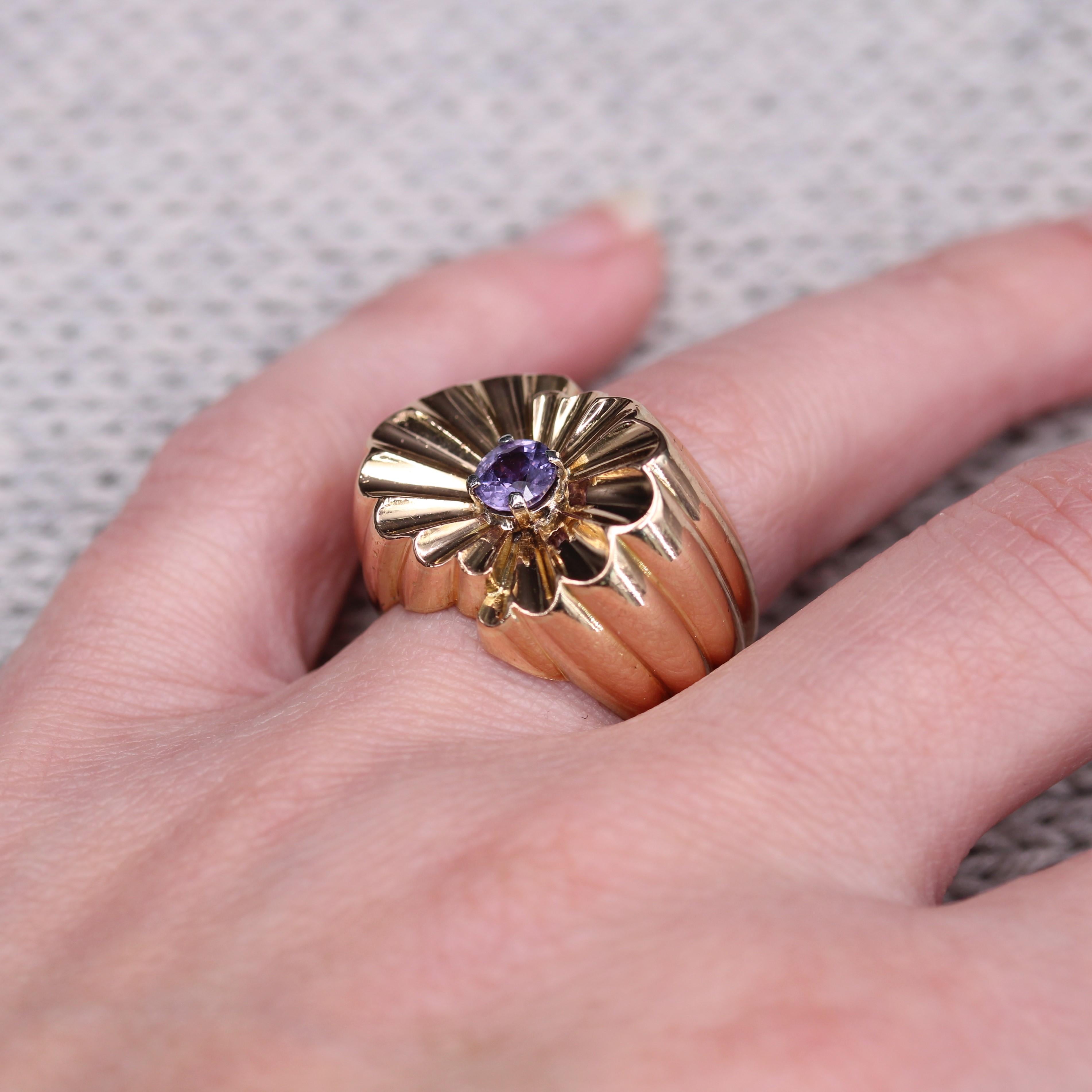 French 1950s Natural Purple Sapphire 18 Karat Yellow Gold Gadrooned Tank Ring For Sale 8