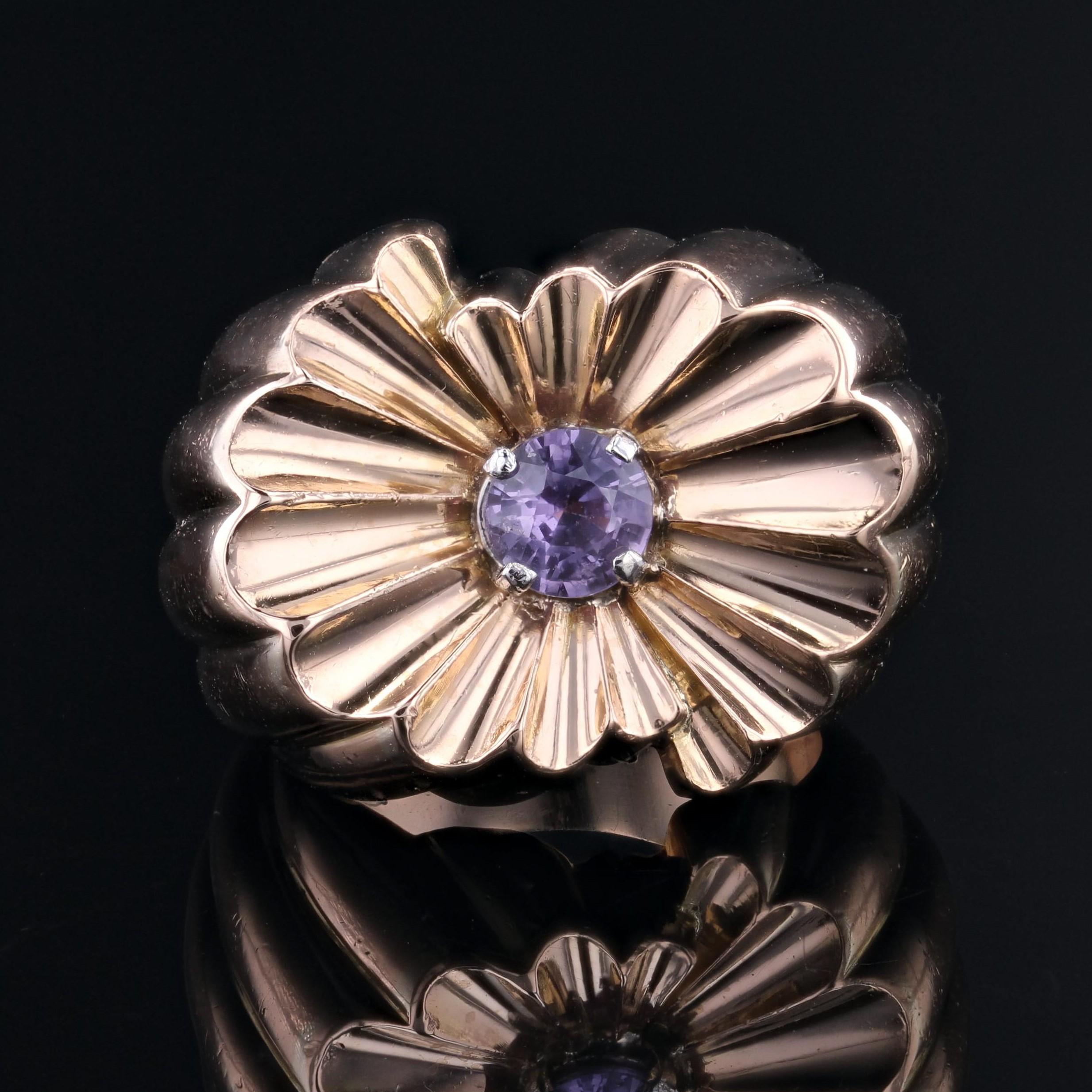French 1950s Natural Purple Sapphire 18 Karat Yellow Gold Gadrooned Tank Ring In Good Condition For Sale In Poitiers, FR